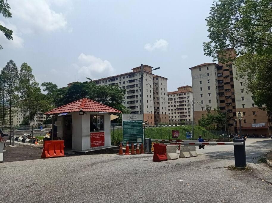 3 Rooms Low Budget Apartment in Aman Puri, Kepong
