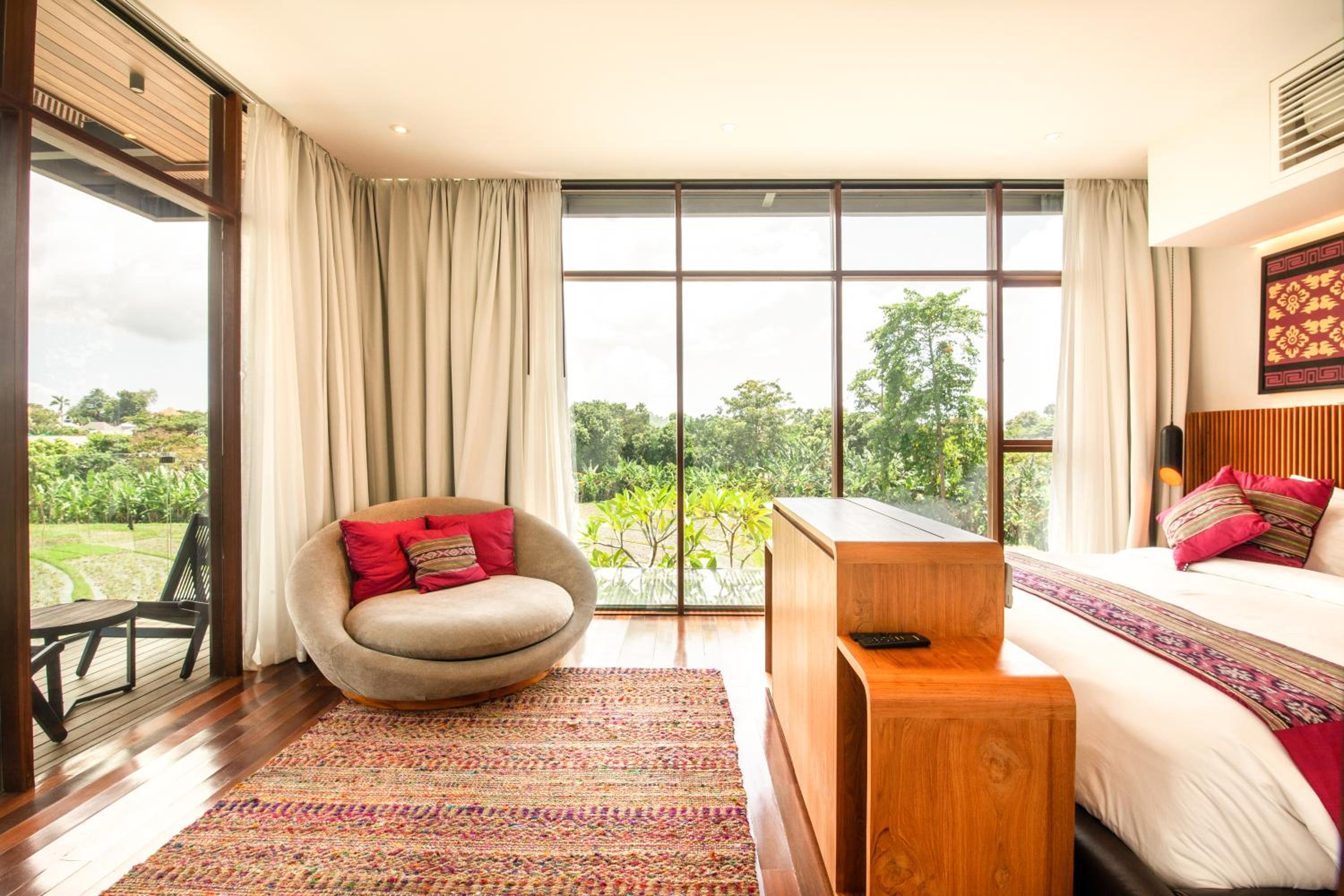 Enchanting 6BR Villa, Breathtaking Vistas Canggu