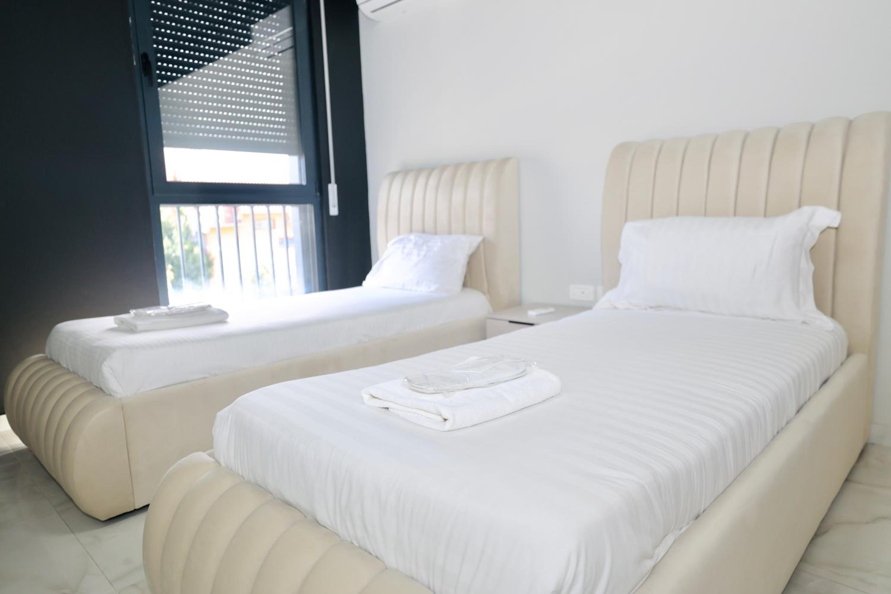 Miku Apartment-Chic 2 Bedroom Escape