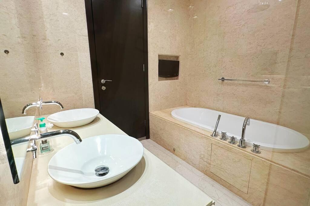 Straits Quay Highest Floor Infinity SeaView Suite