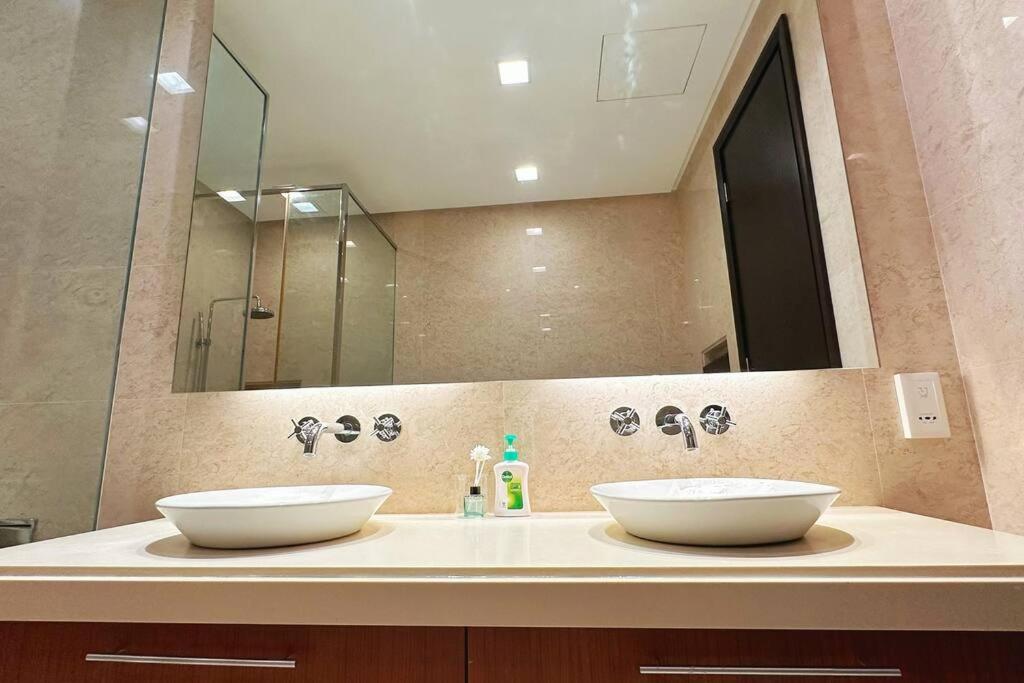 Straits Quay Highest Floor Infinity SeaView Suite