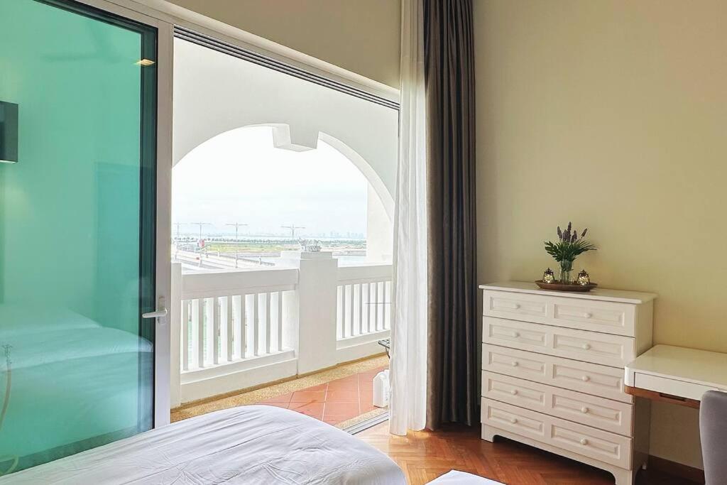 Straits Quay Highest Floor Infinity SeaView Suite