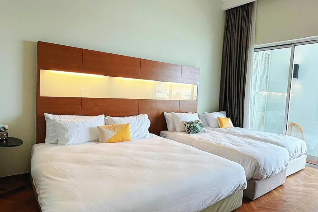 Straits Quay Highest Floor Infinity SeaView Suite