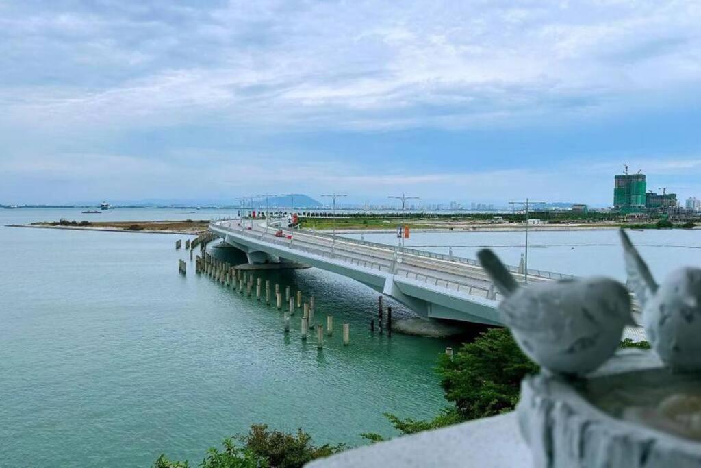 Straits Quay Highest Floor Infinity SeaView Suite