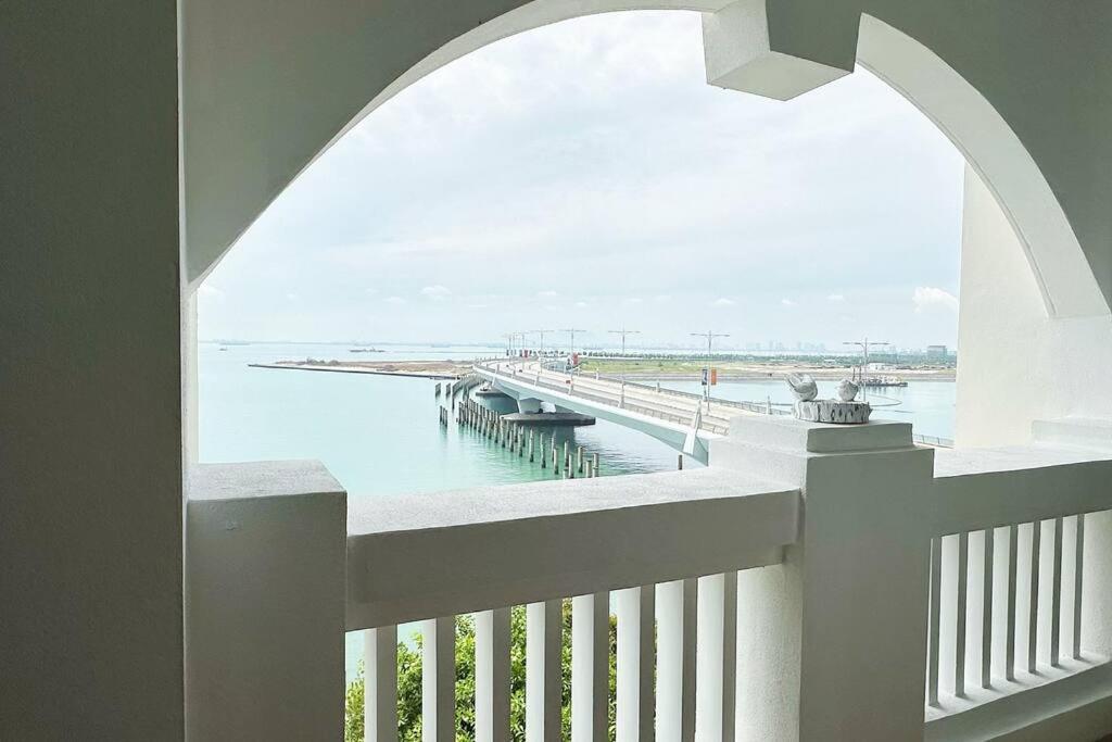 Straits Quay Highest Floor Infinity SeaView Suite