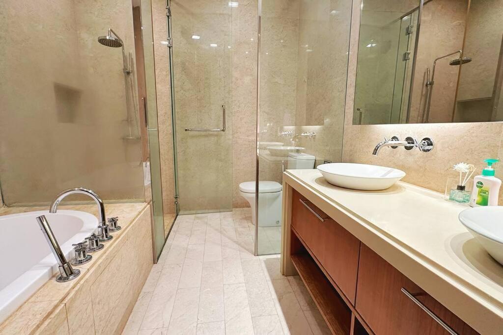 Straits Quay Highest Floor Infinity SeaView Suite