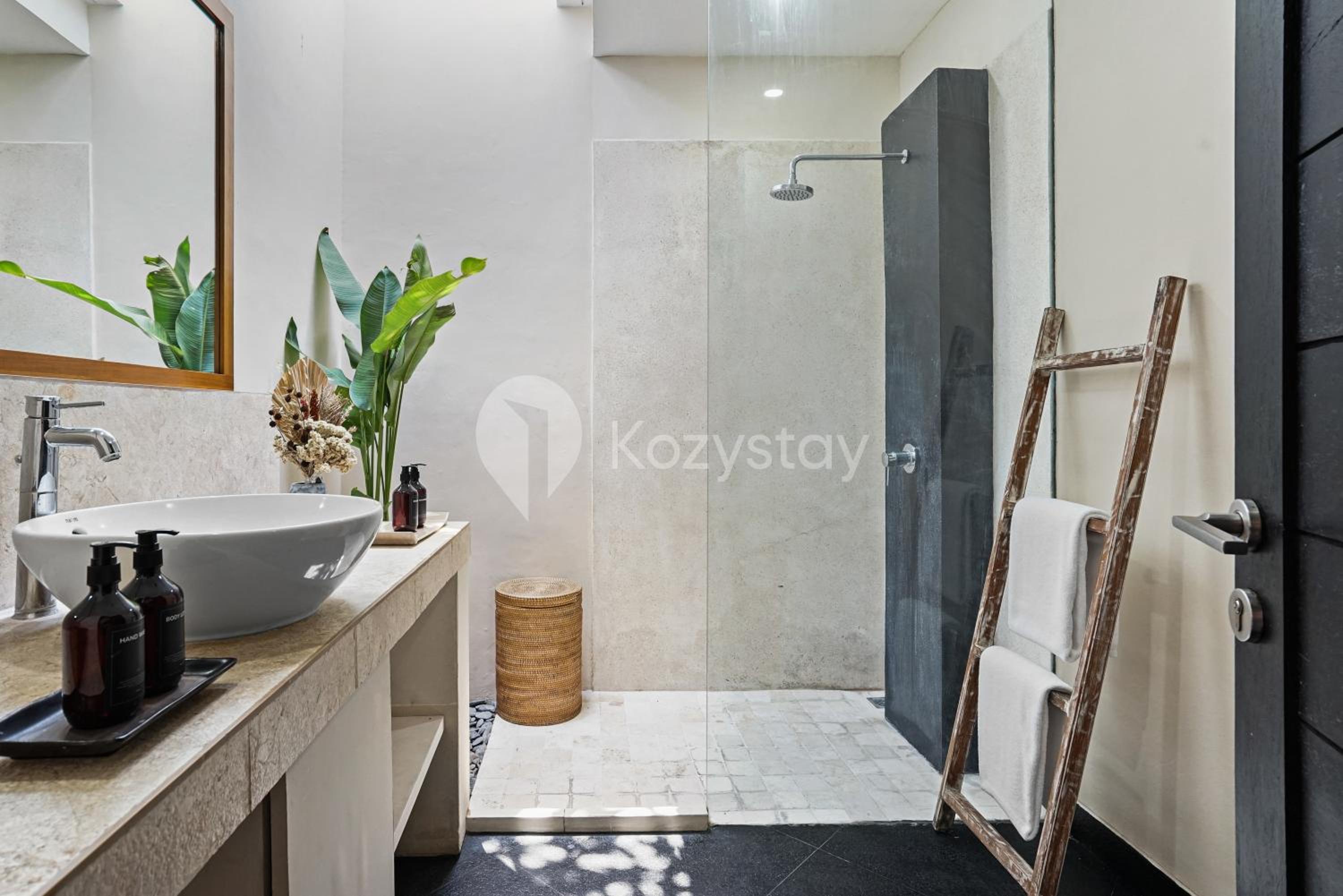 Sombra Villa by Kozystay - Sanur view 4