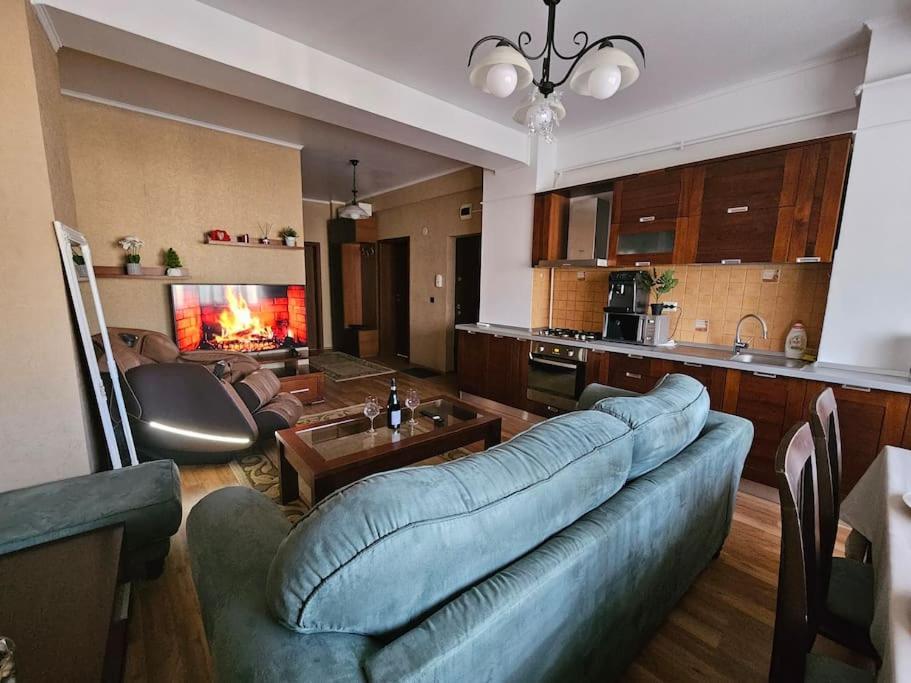 Spacious and luxurious apartment, free parking view 2