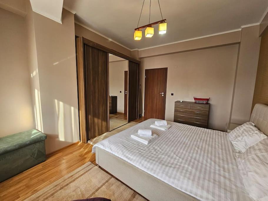 Spacious and luxurious apartment, free parking view 4