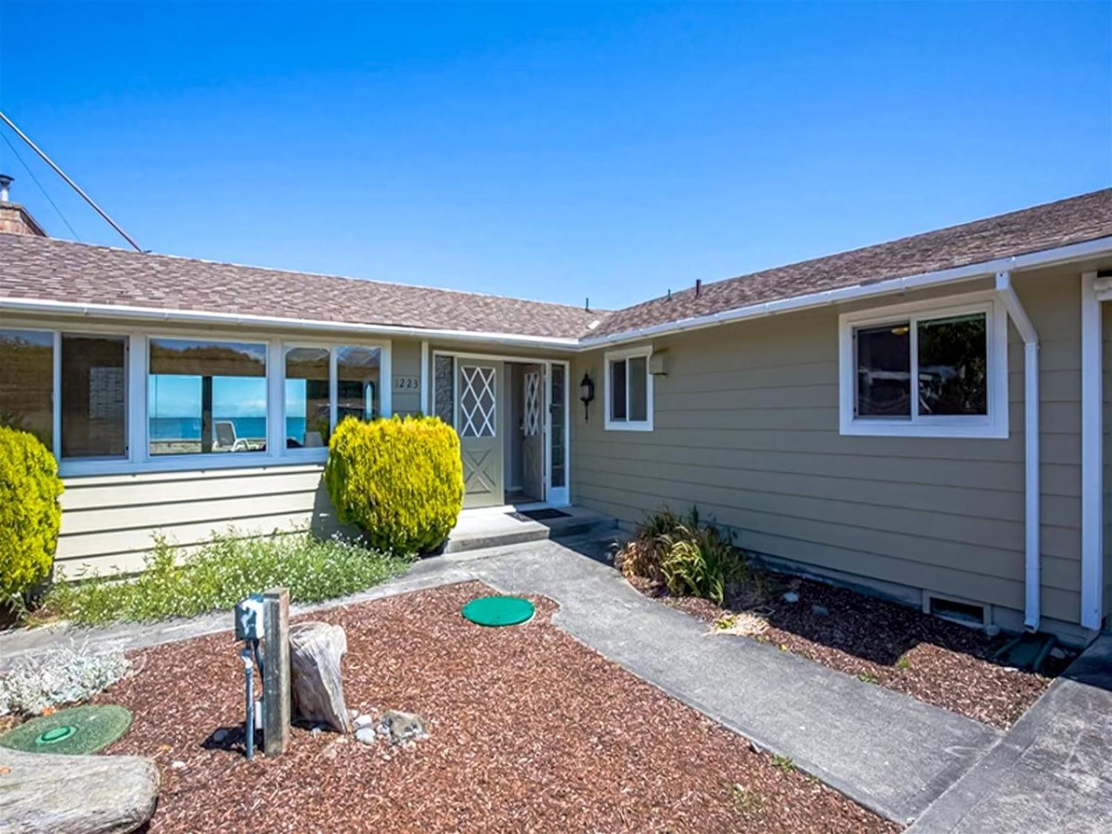 Sq Seaside Cottage