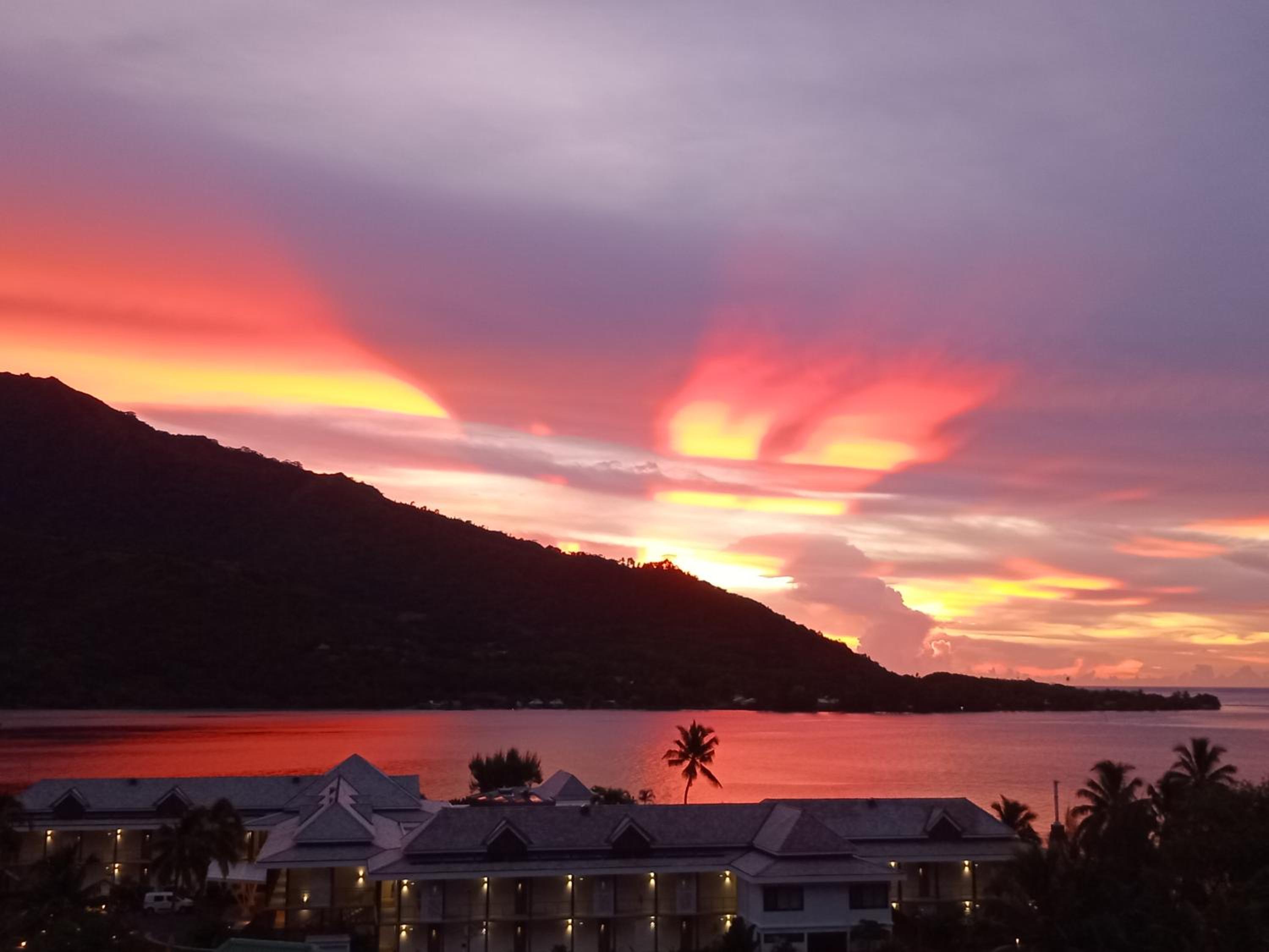 Tropical Sunset Paopao MOOREA
