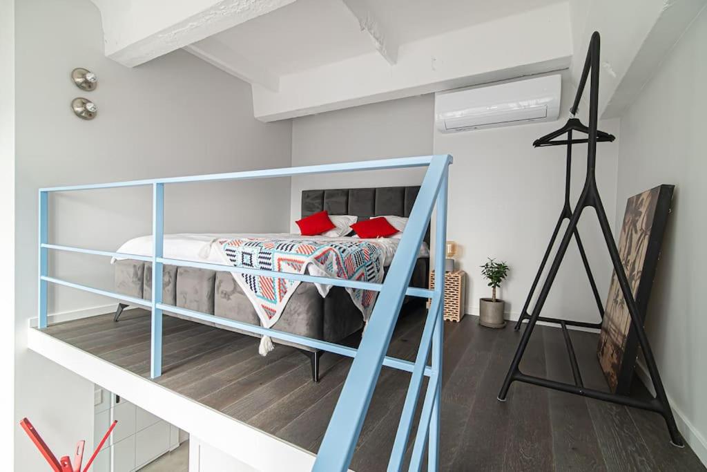 Brand-new & Stylish Loft in Hip District - Uptown view 2