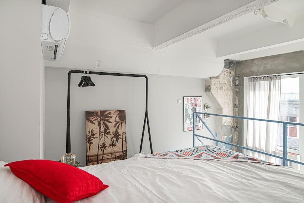 Brand-new & Stylish Loft in Hip District - Uptown view 3