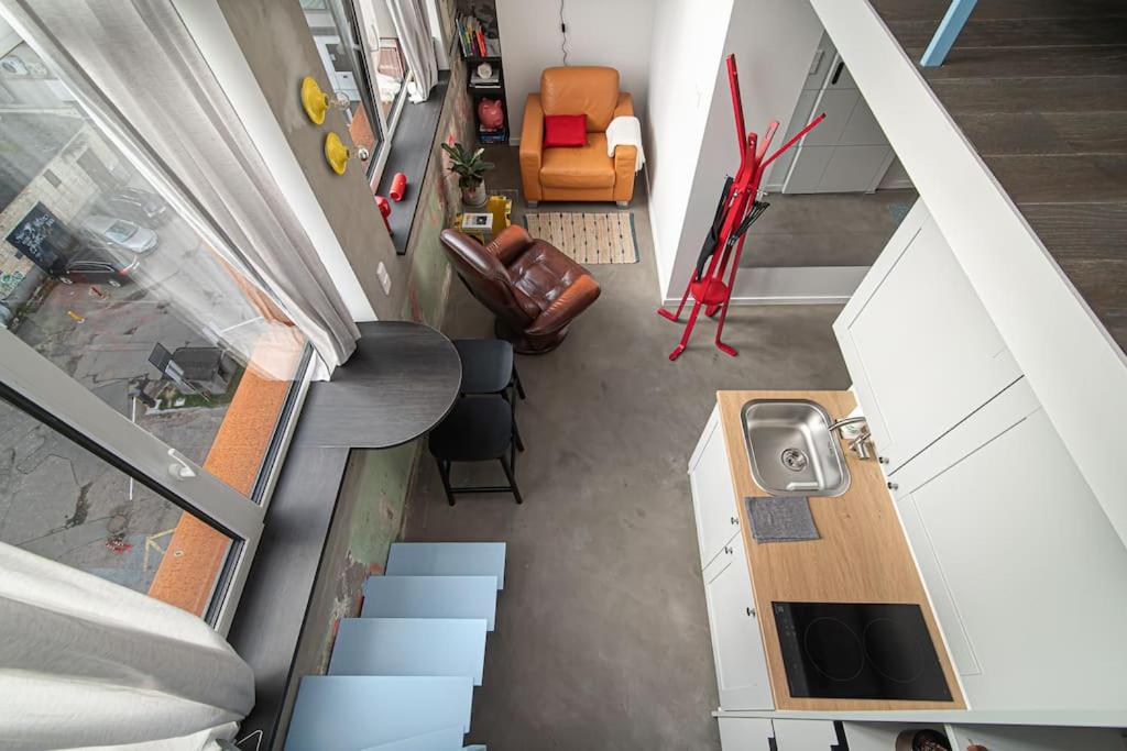 Brand-new & Stylish Loft in Hip District - Uptown view 4