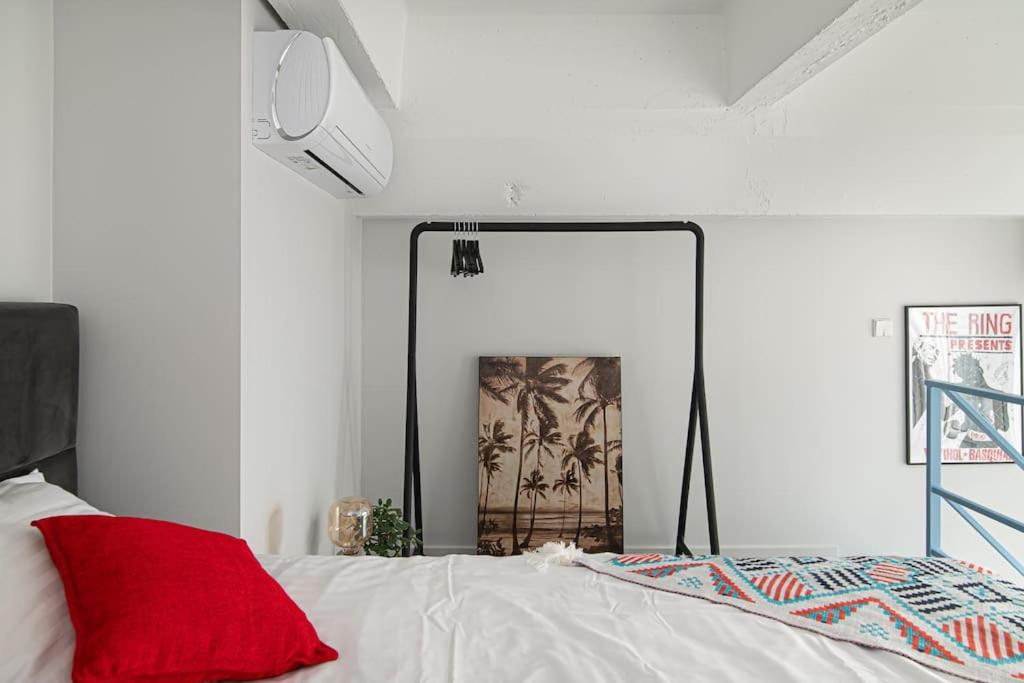 Brand-new & Stylish Loft in Hip District - Uptown view 5