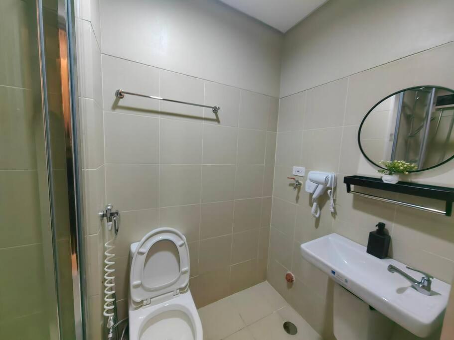 1BR Condotel with Balcony at FAME Residences #FM54 view 4