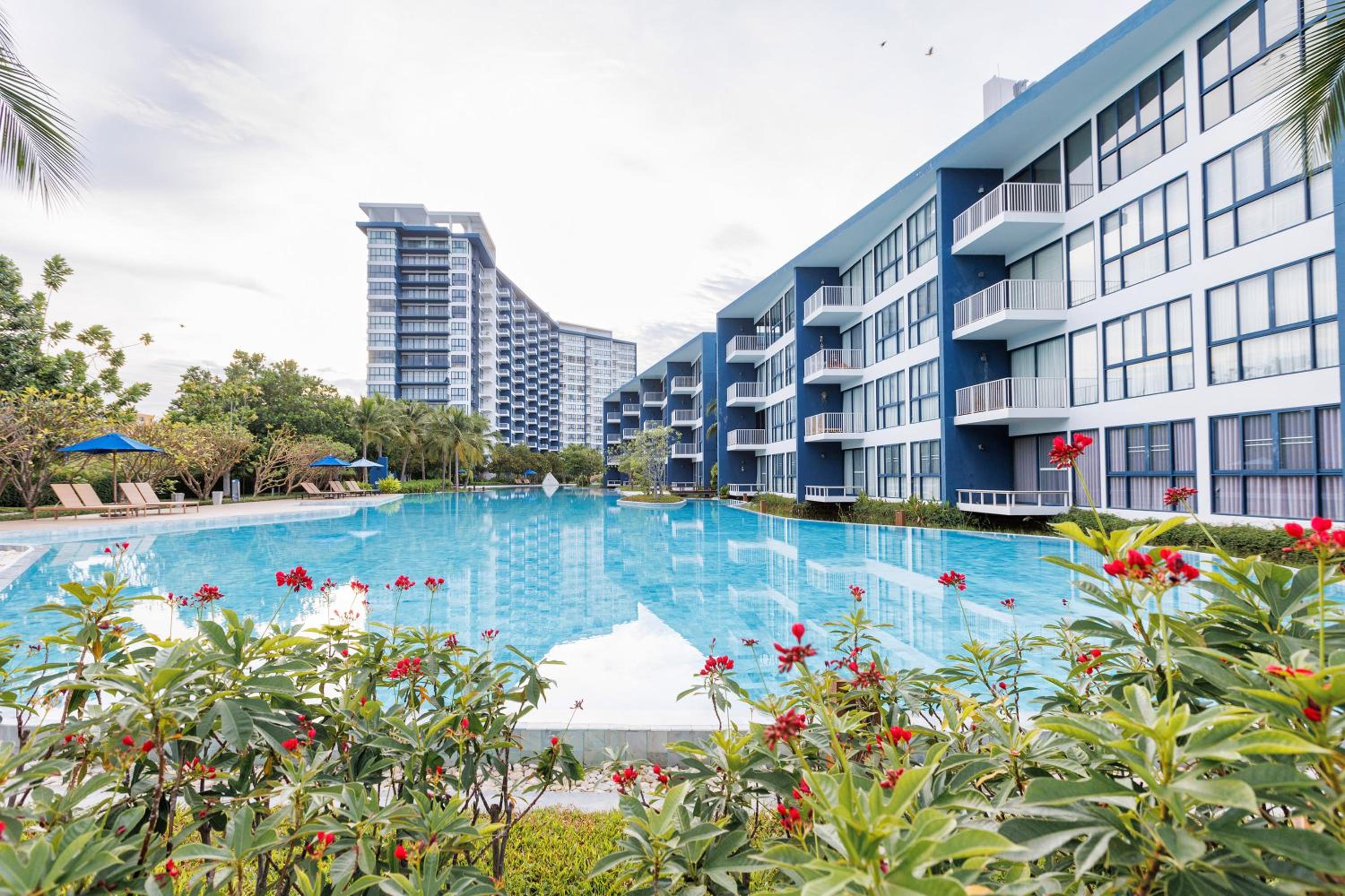 Beachfront Condo with Private Beach & Huge Pool view 3