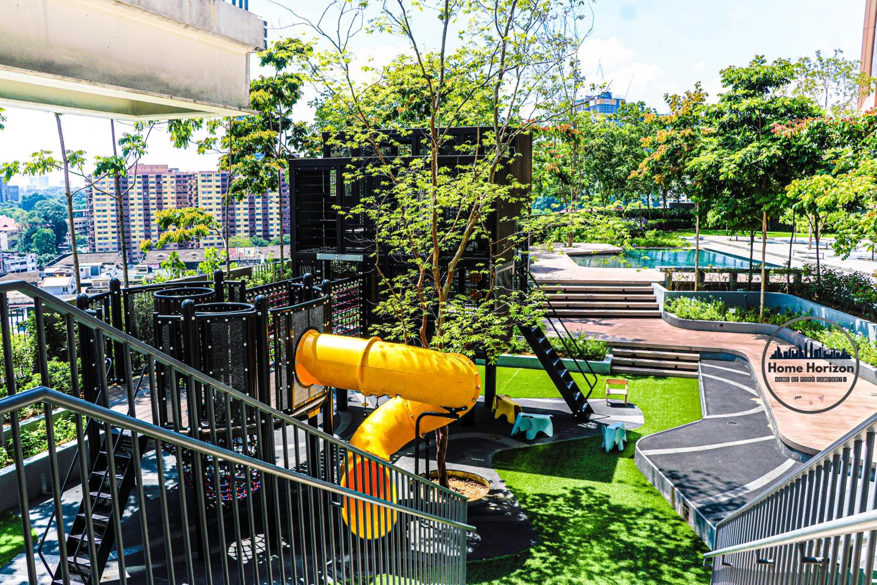 Lucentia Residences By Moonlight Home Stay!