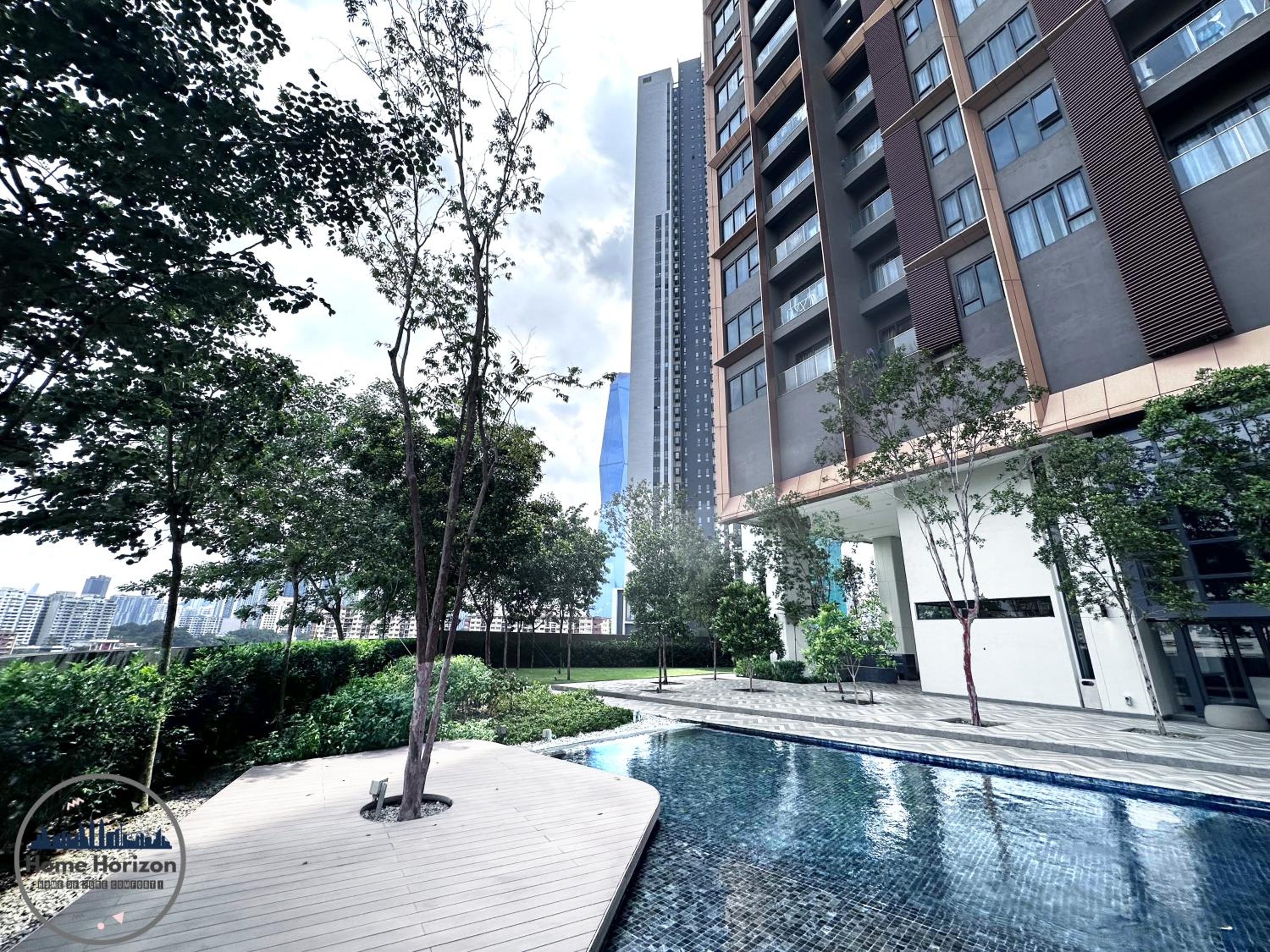 Lucentia Residences By Moonlight Home Stay!
