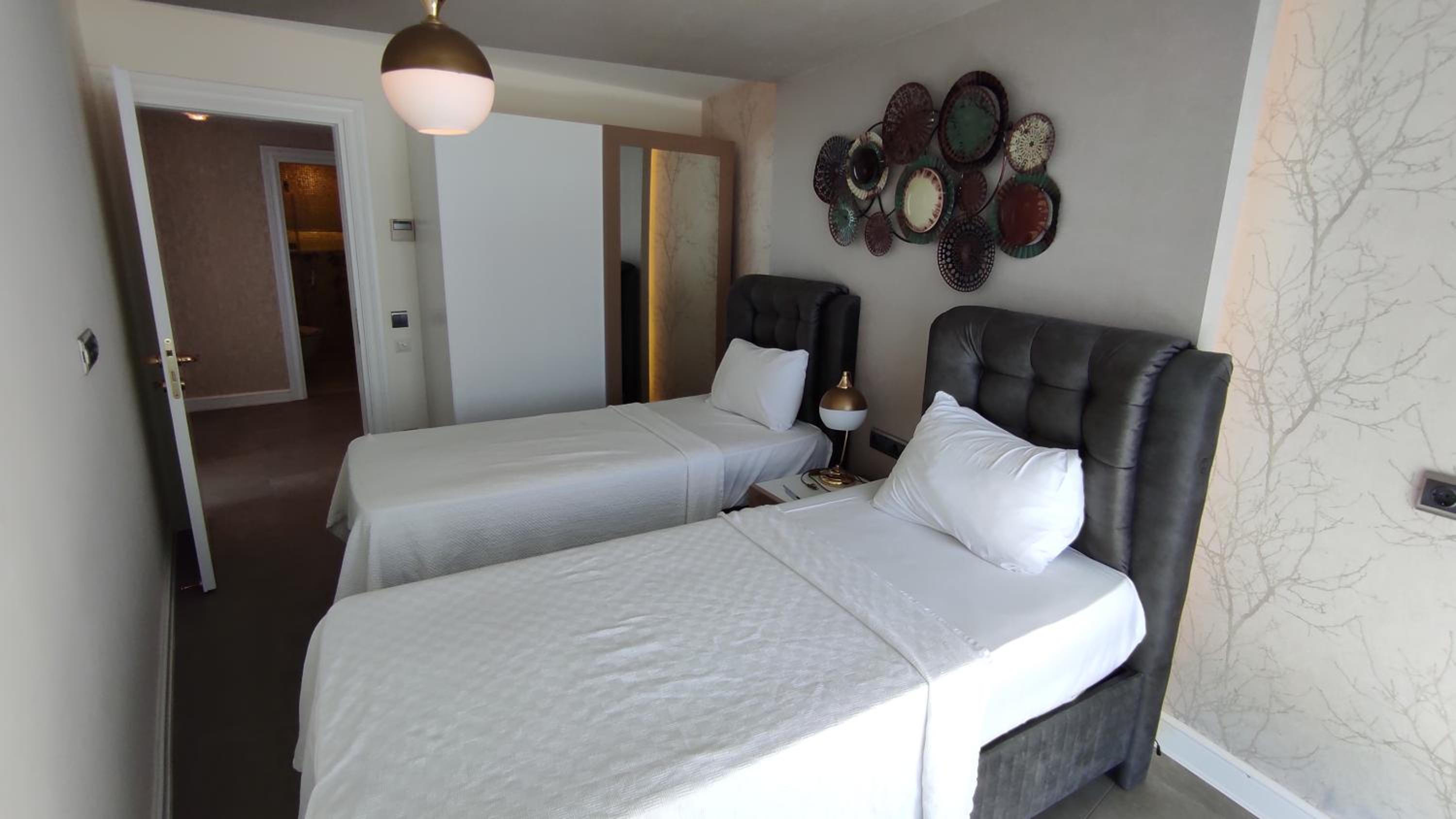 Elite Luxury Suite & Spa - Image 81