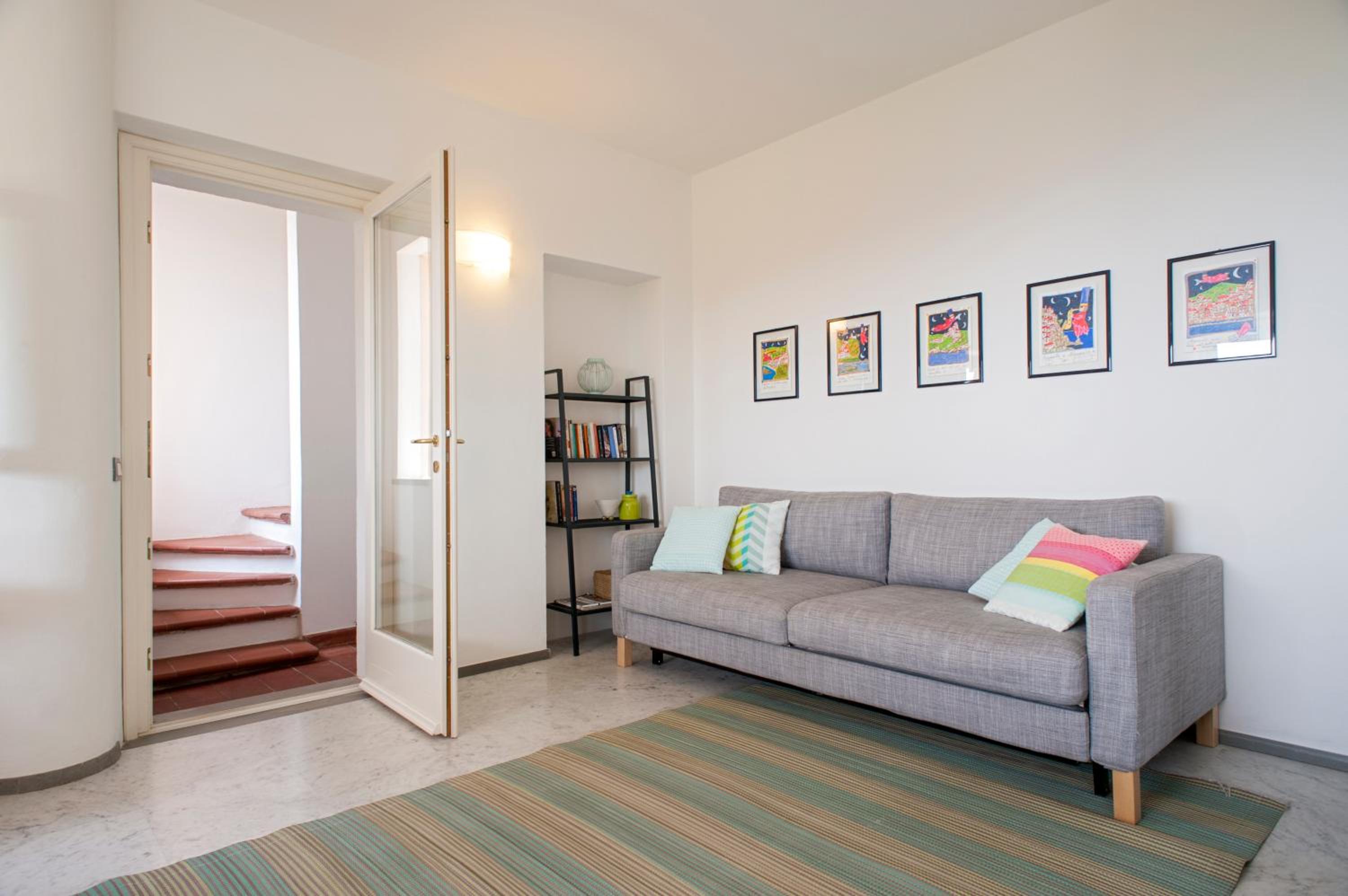 "Ulivi House" inside Le Agavi Private Park, shared Pool, Tennis, 2 AC BDR, 2BTH, parking next home and private garage in Lerici! Cooking Lesson and Wine Ta view 5