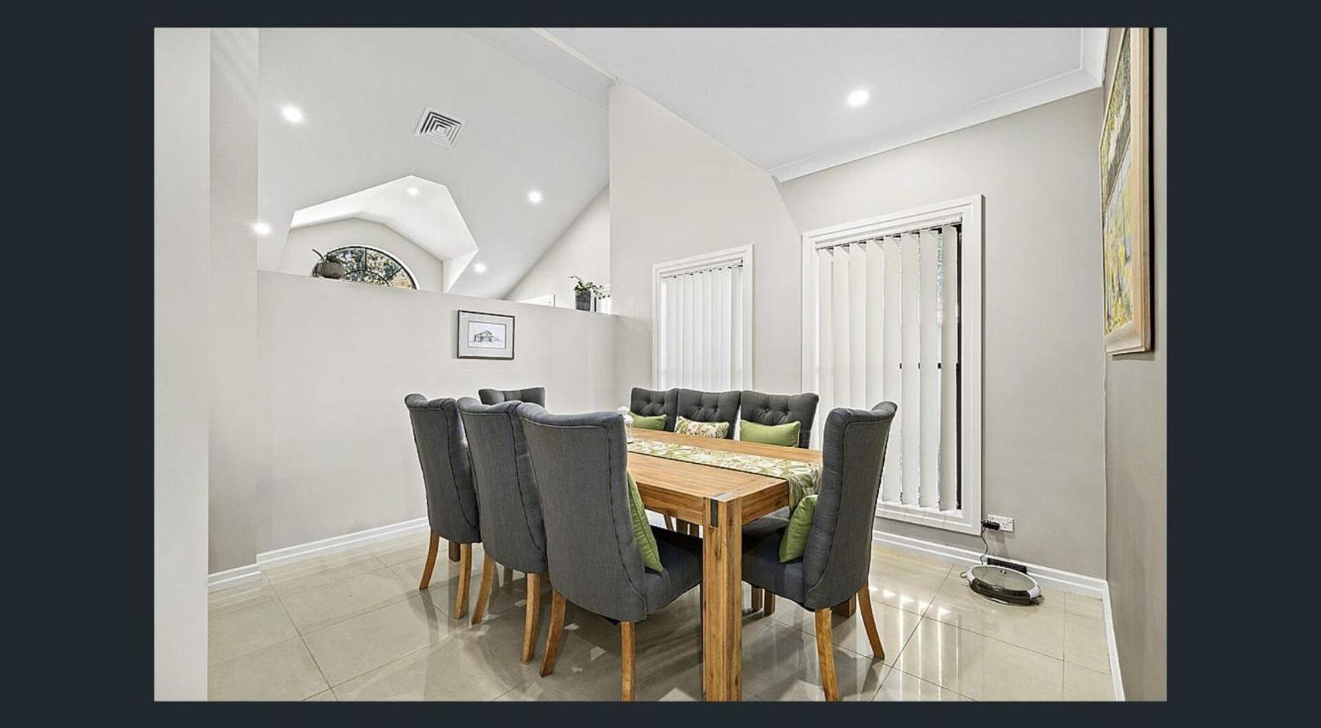Luxury Four Bedroom Villa in Brookwater with Pool