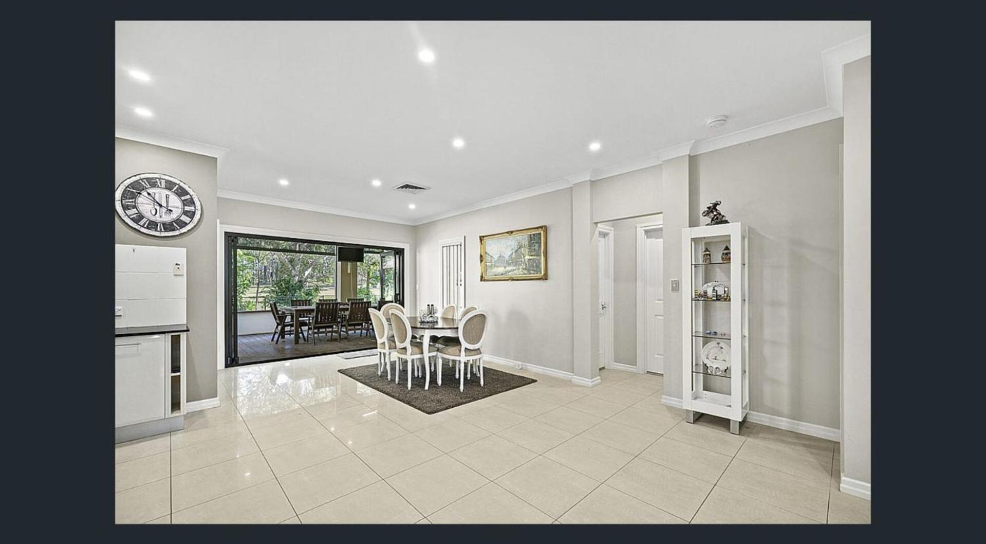 Luxury Four Bedroom Villa in Brookwater with Pool
