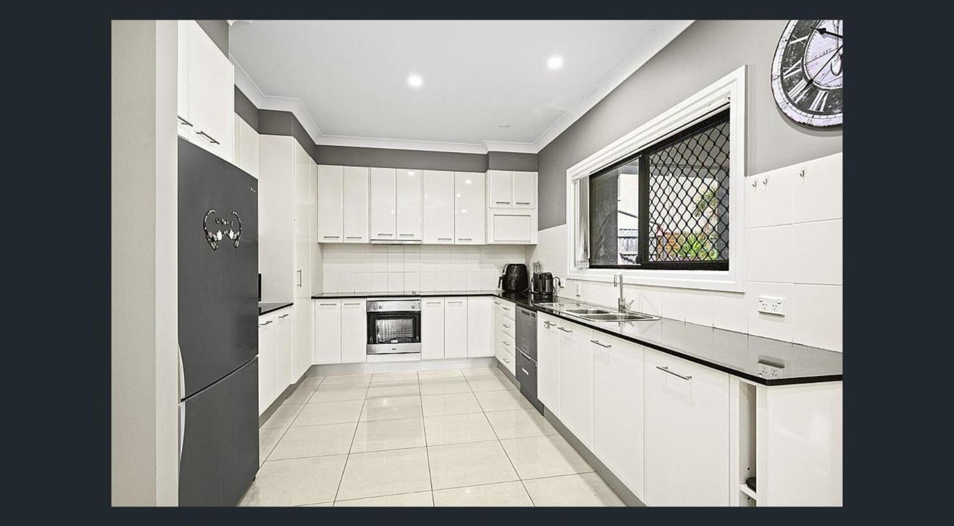 Luxury Four Bedroom Villa in Brookwater with Pool