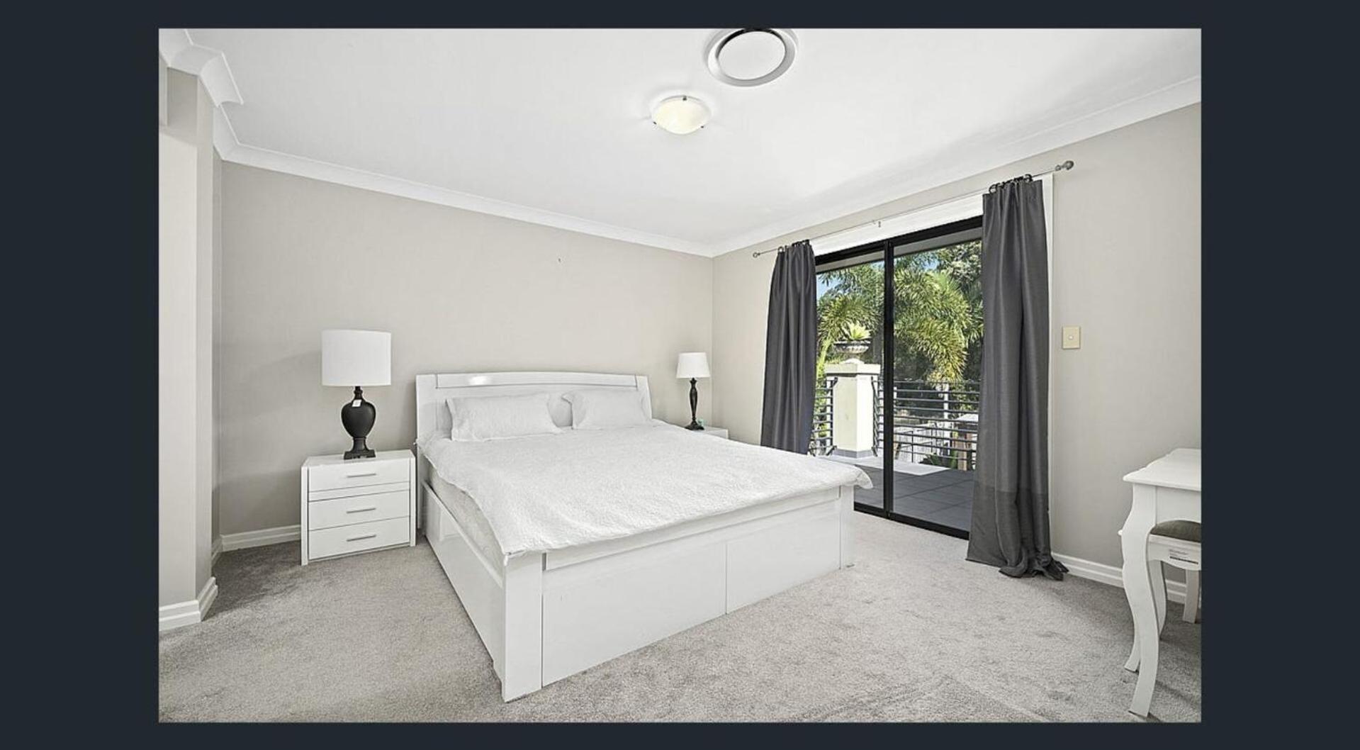 Luxury Four Bedroom Villa in Brookwater with Pool