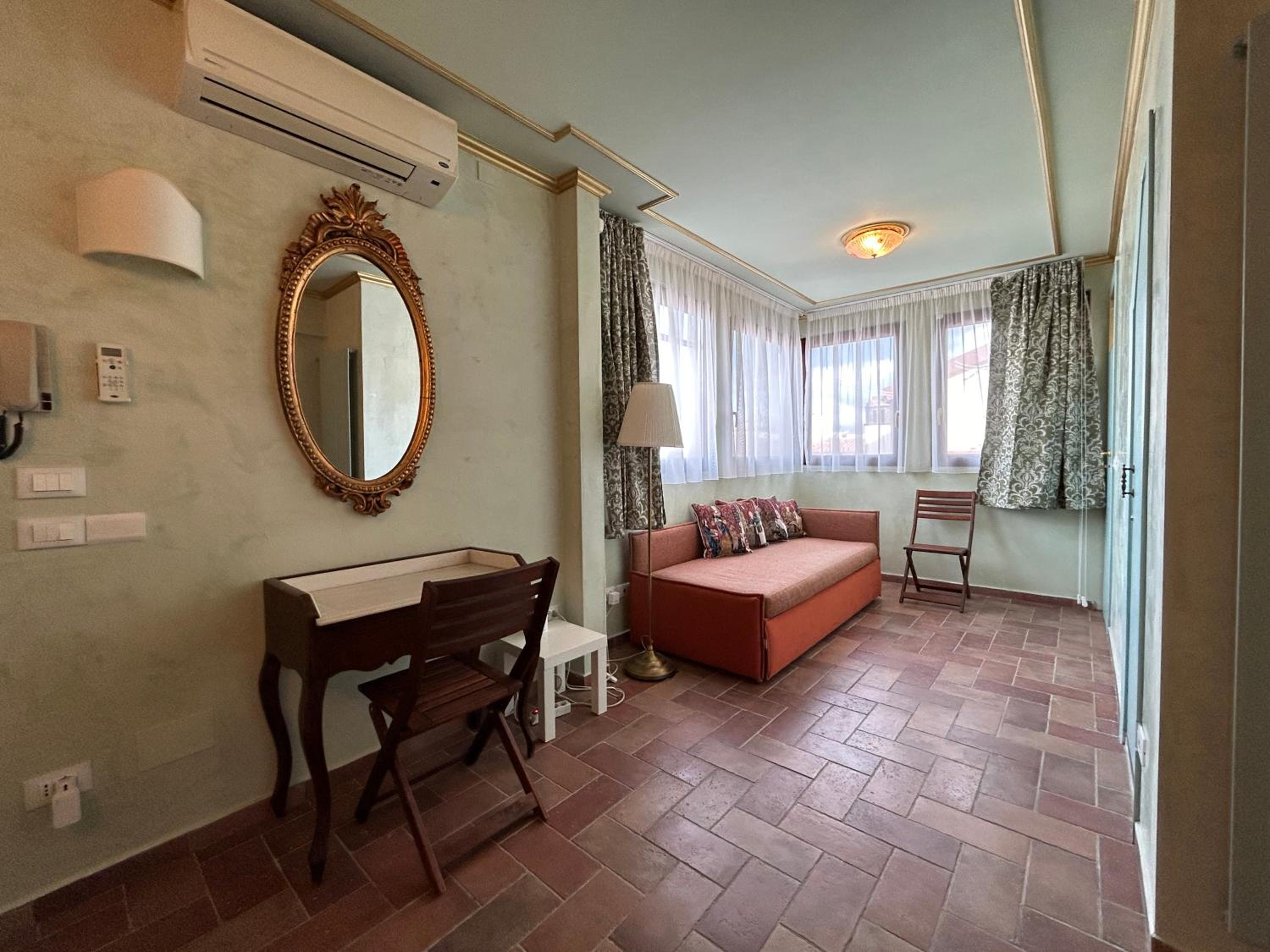 Florentine Penthouse by FlorenceHospitality com