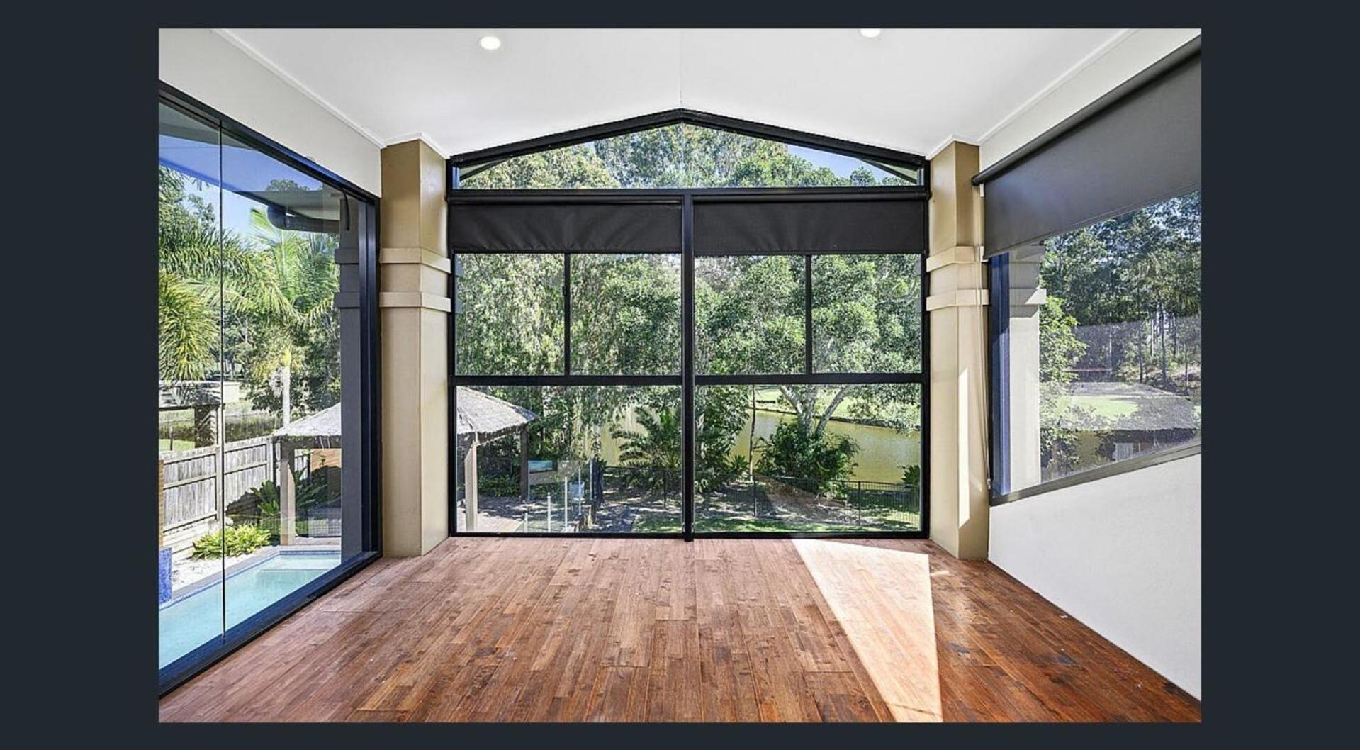 Luxury Four Bedroom Villa in Brookwater with Pool
