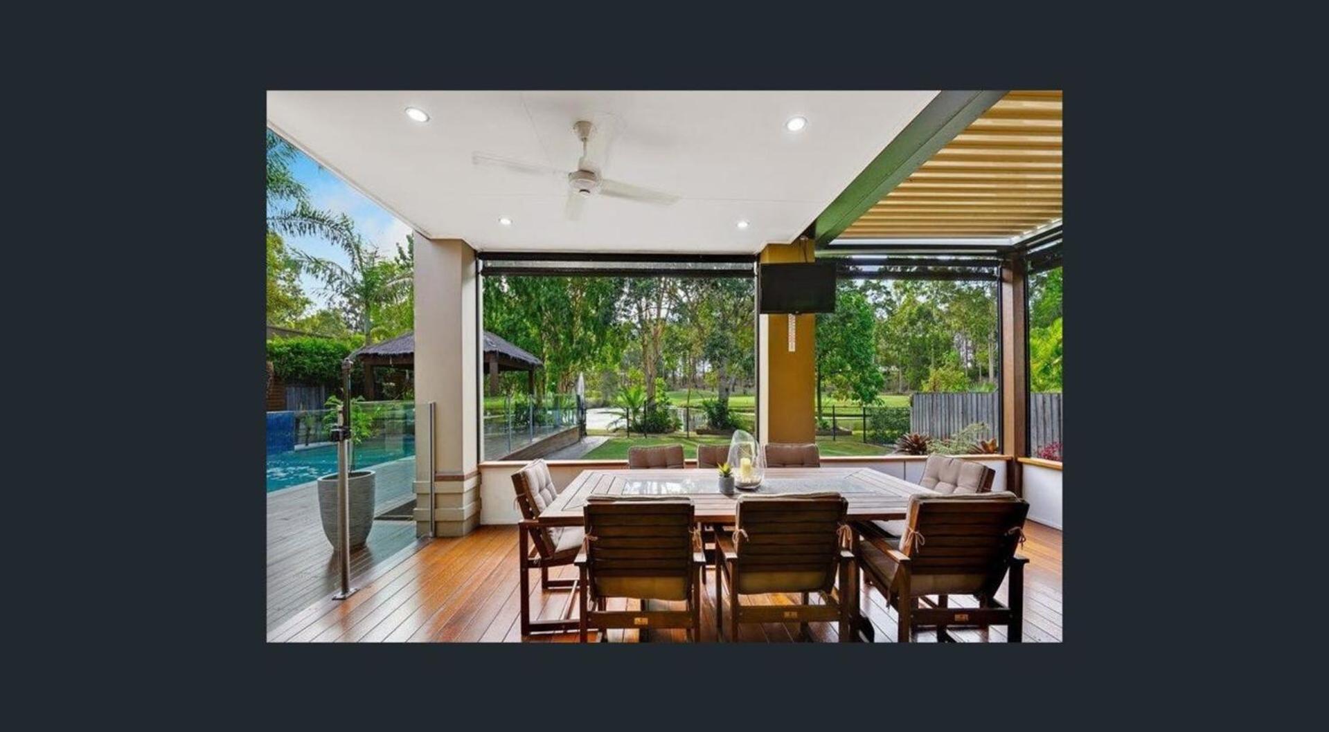 Luxury Four Bedroom Villa in Brookwater with Pool