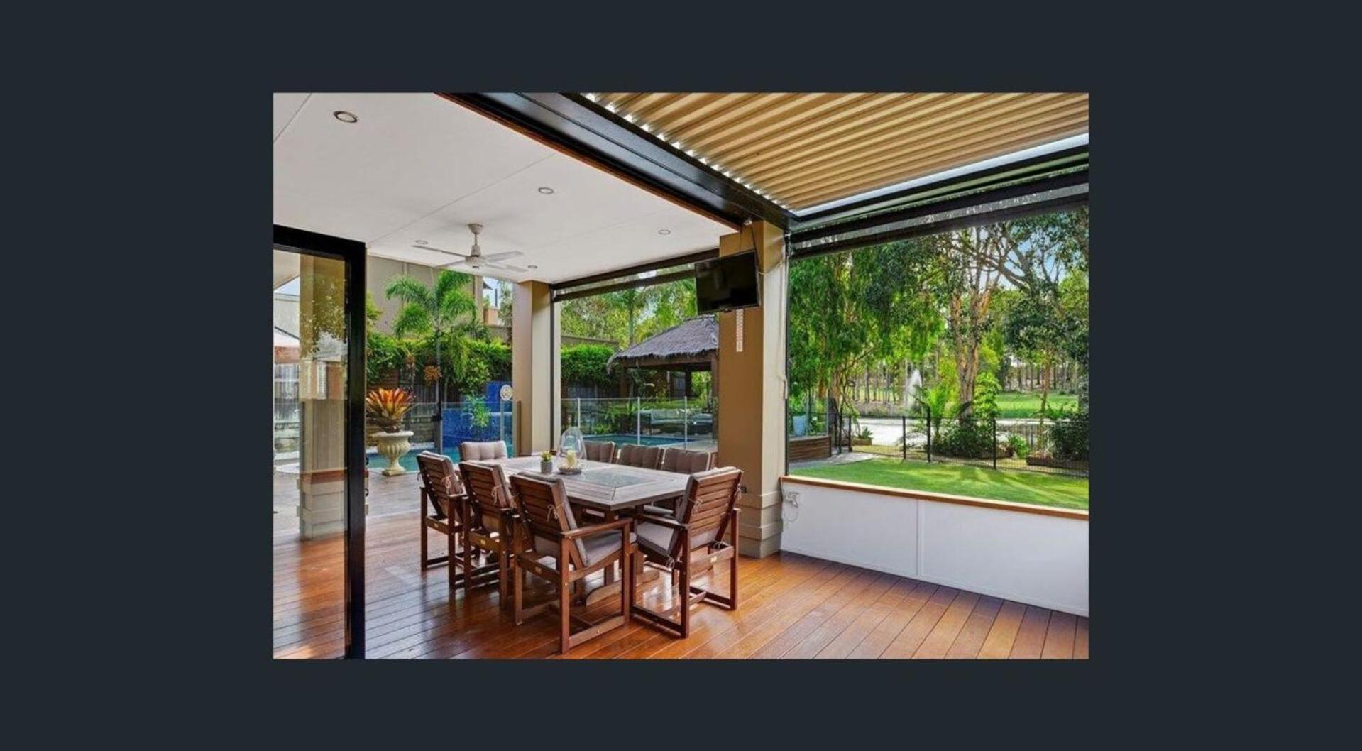 Luxury Four Bedroom Villa in Brookwater with Pool