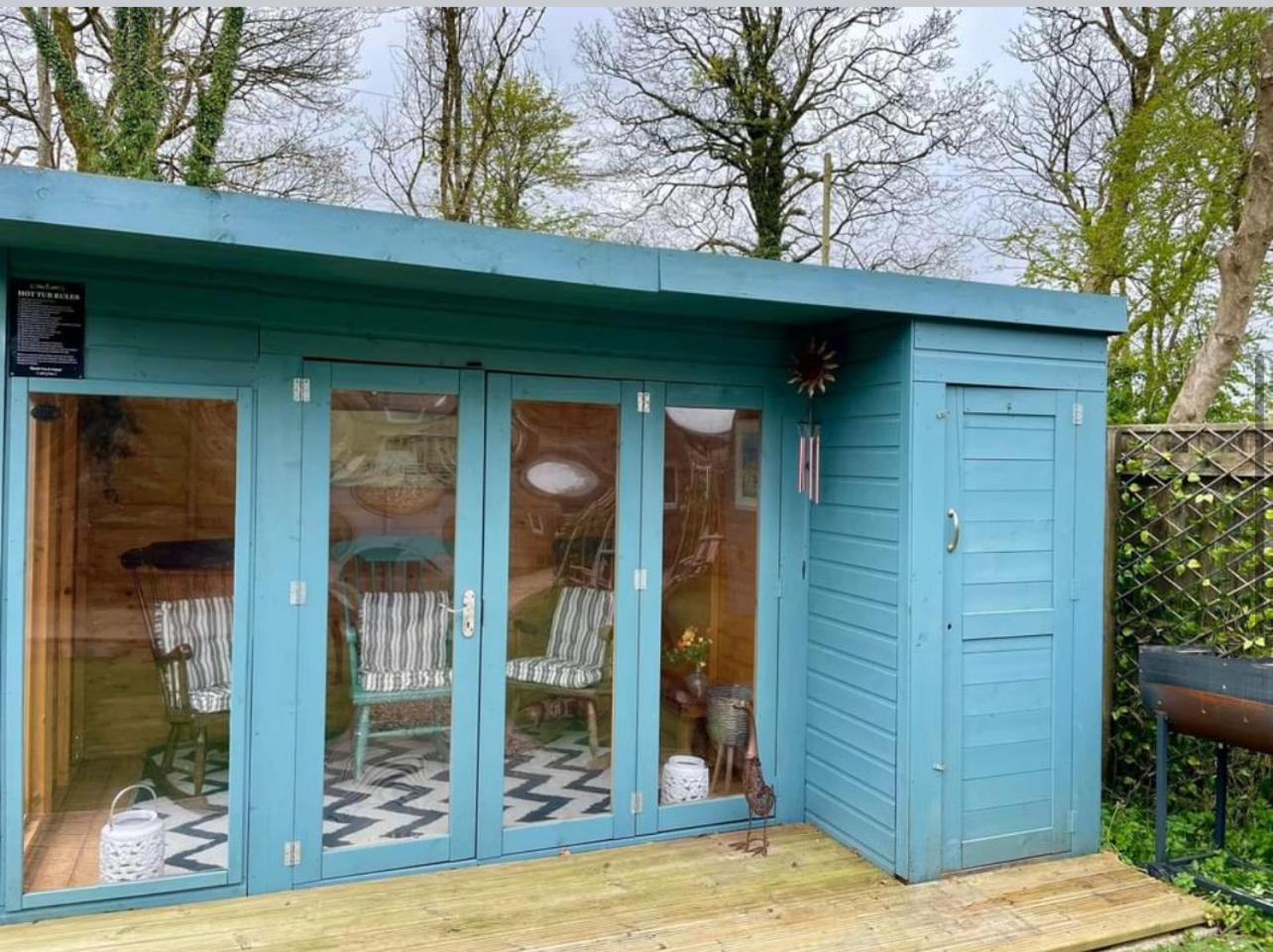Stunning 4 Bed Pet Friendly Cottage with Hot Tub