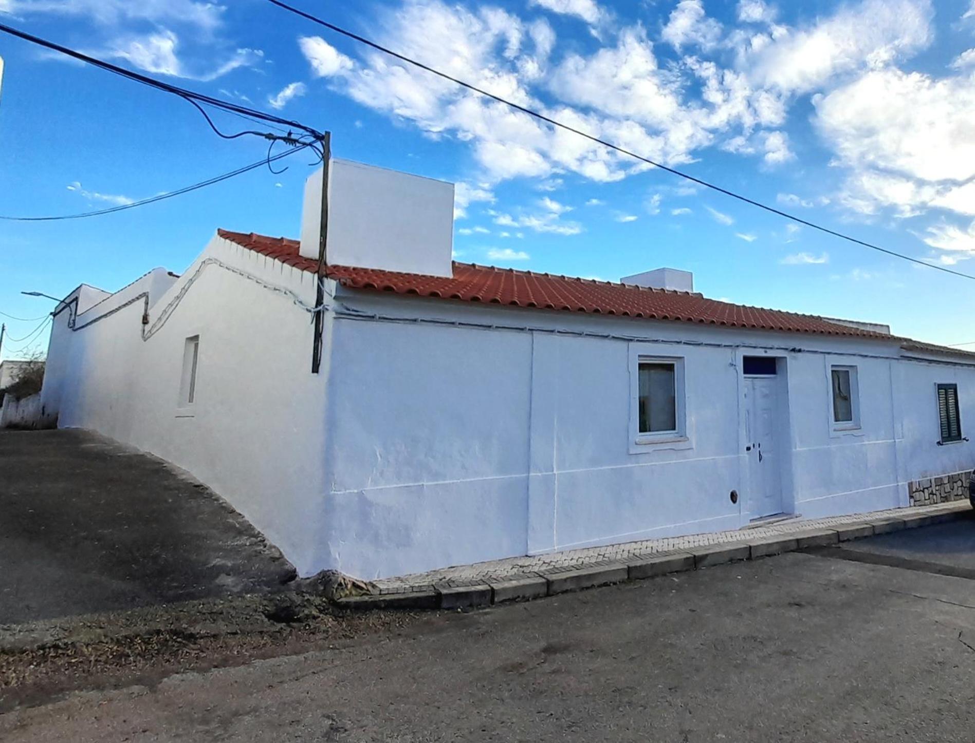 StoryHouse33 - Casa com histórias, pátio e jacuzzi view 2