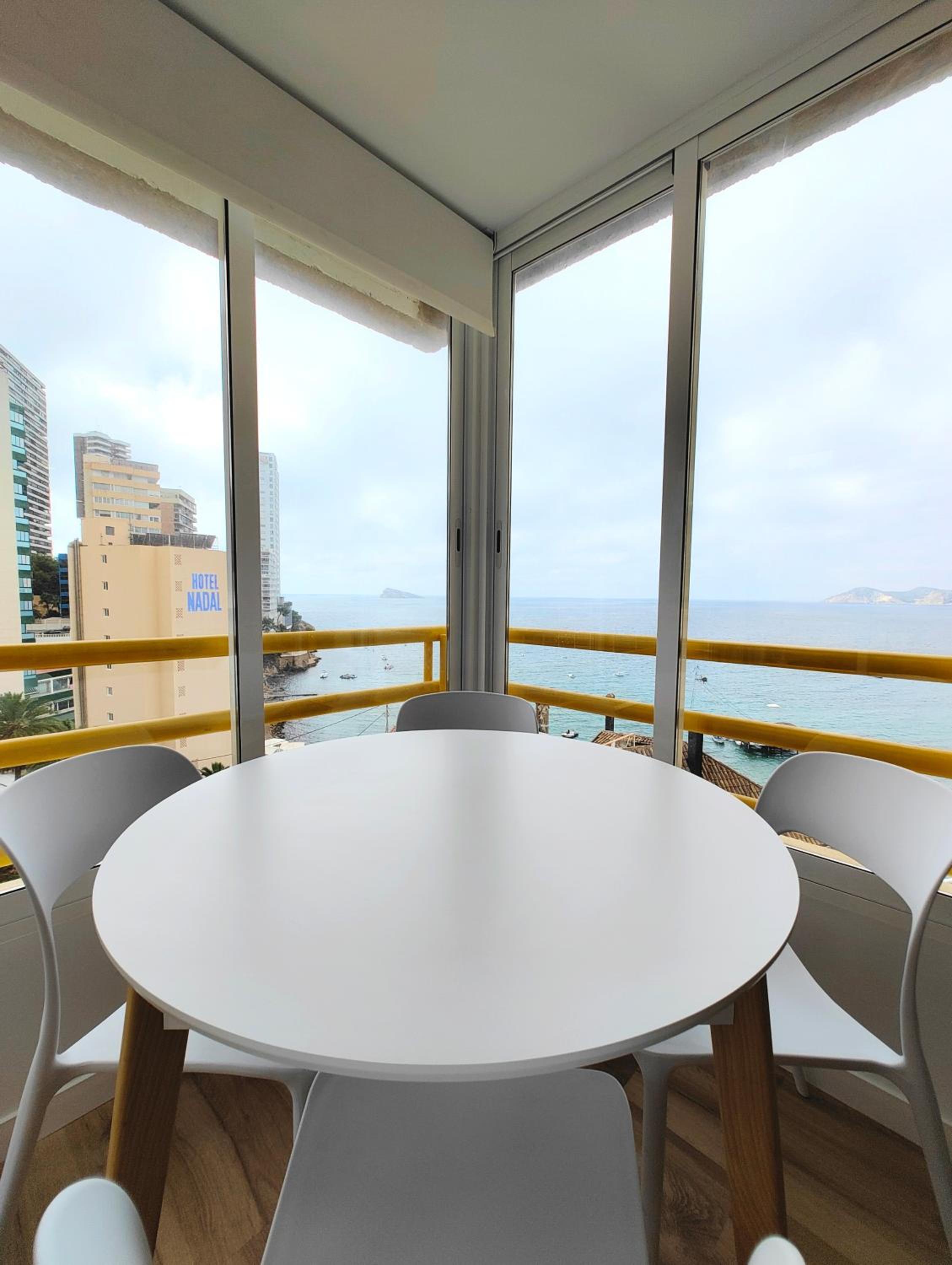 Stunning New Apt, Beach 1min, 2BR, Parking photo 3