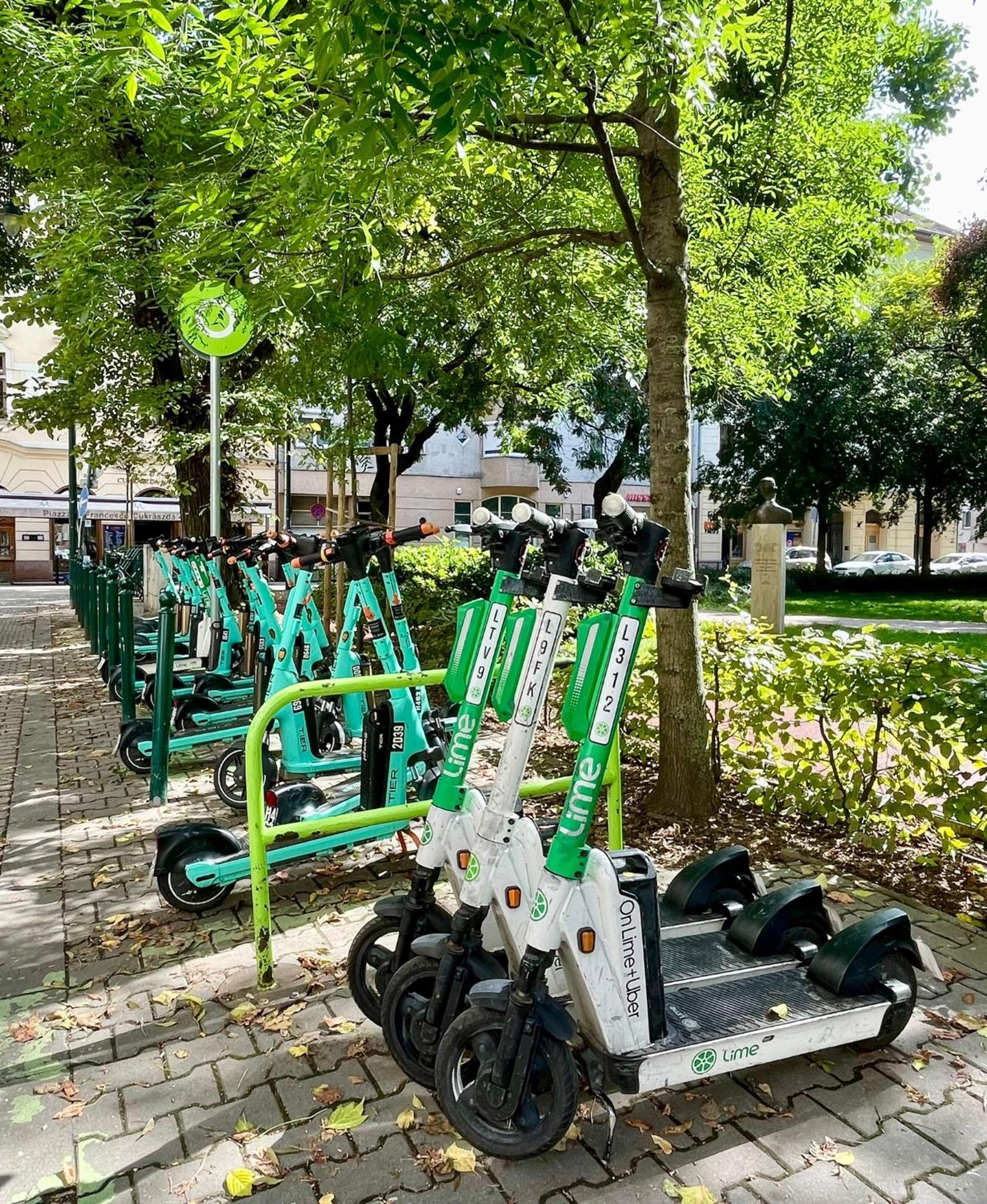 Green City Apartment Budapest - FREE GARAGE, AC, BALCONY, WI-FI view 2
