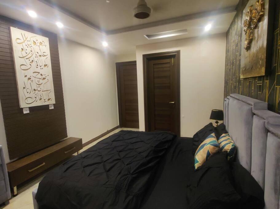 Emerald- 2 Bed Luxury Apartment in DHA view 3