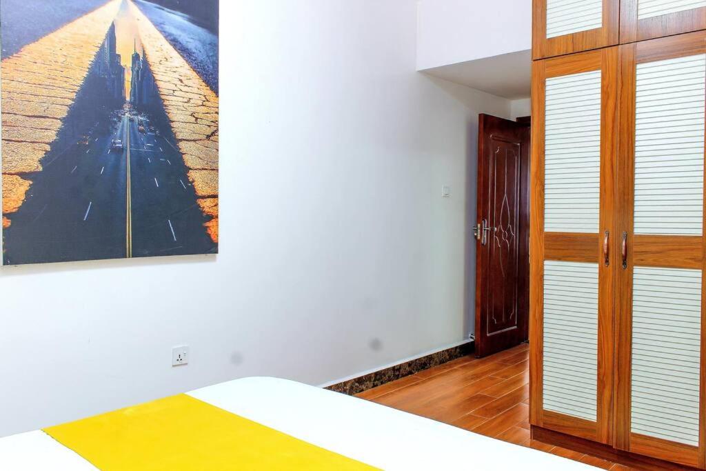 Lovely 2bdrm Condo with a Pool, Gym & Free Parking view 2