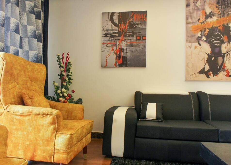 Lovely 2bdrm Condo with a Pool, Gym & Free Parking view 3