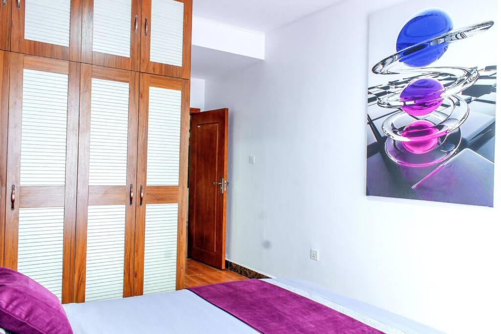 Lovely 2bdrm Condo with a Pool, Gym & Free Parking view 5