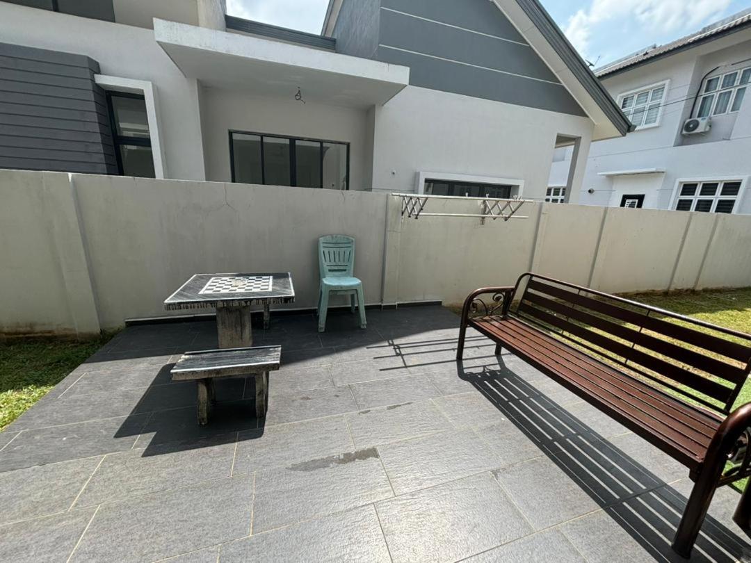 UmarHarraz Homestay#Malay Family Staycation#PEACEFUL AND SPACIOUS#NETFLIX N YOUTUBE#POOL FOR KIDS photo 6