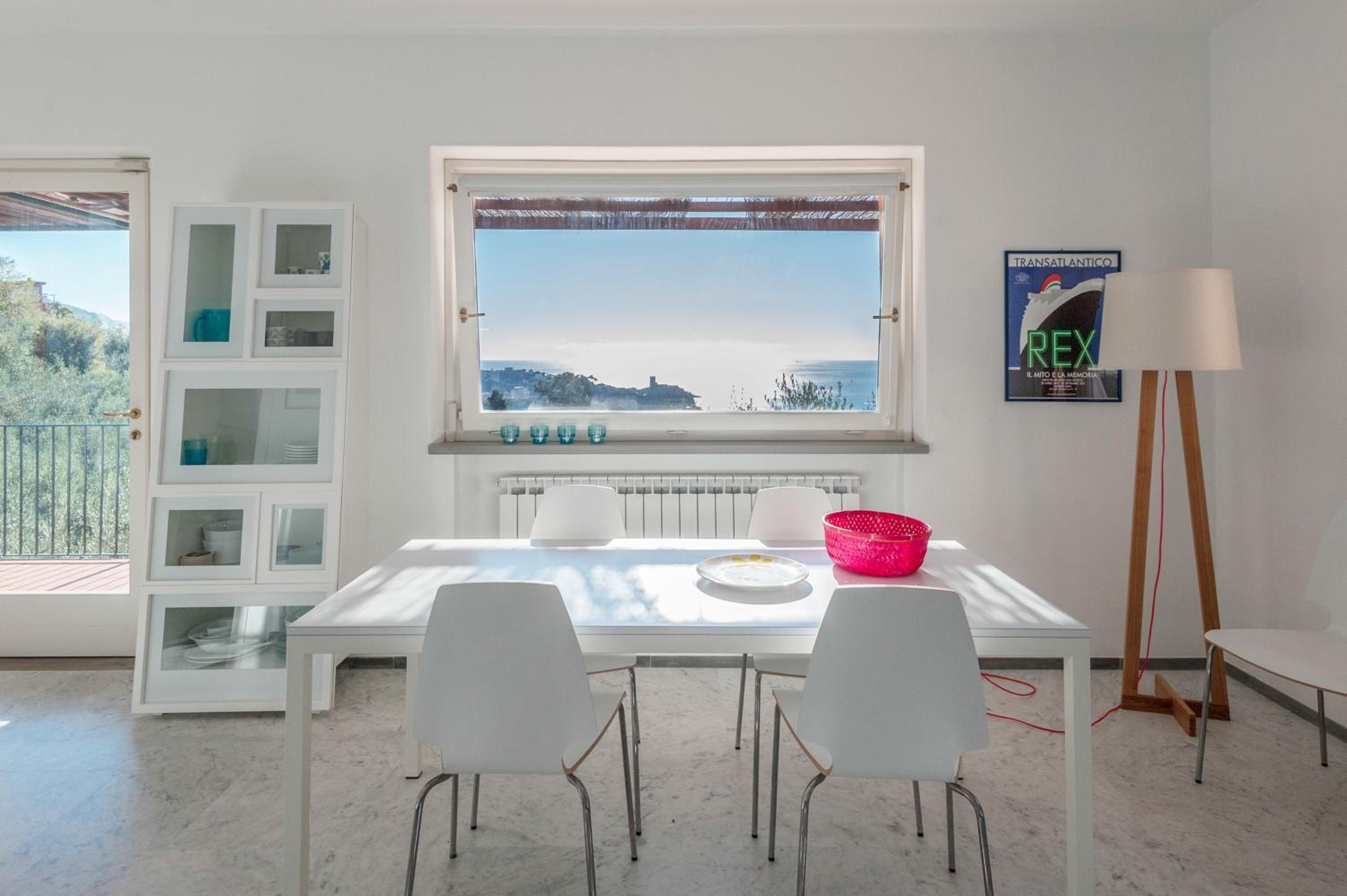 "Ulivi House" inside Le Agavi Private Park, shared Pool, Tennis, 2 AC BDR, 2BTH, parking next home and private garage in Lerici! Cooking Lesson and Wine Ta view 4