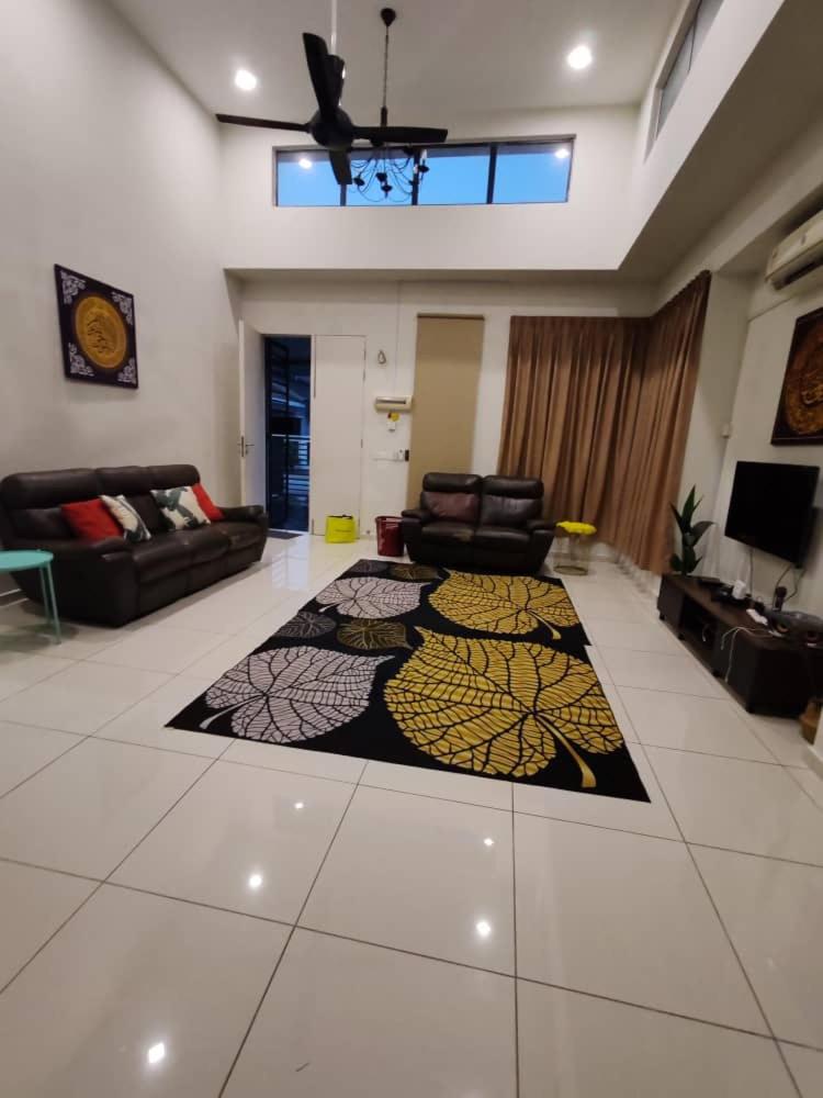 UmarHarraz Homestay#Malay Family Staycation#PEACEFUL AND SPACIOUS#NETFLIX N YOUTUBE#POOL FOR KIDS photo 4