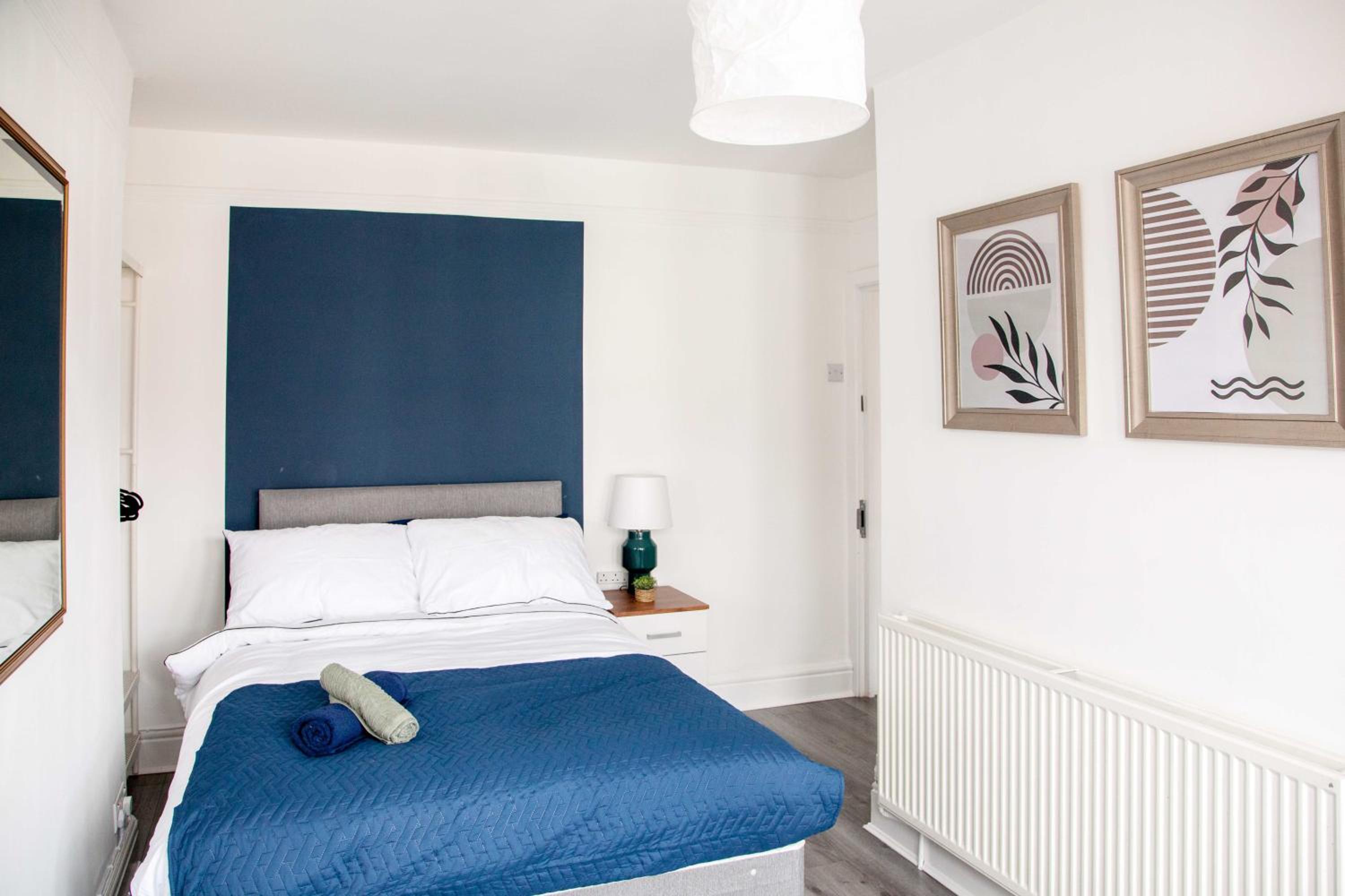 Spacious Home for Mid - Long Stays, 4 bedrooms, sleeps upto 10 photo 5