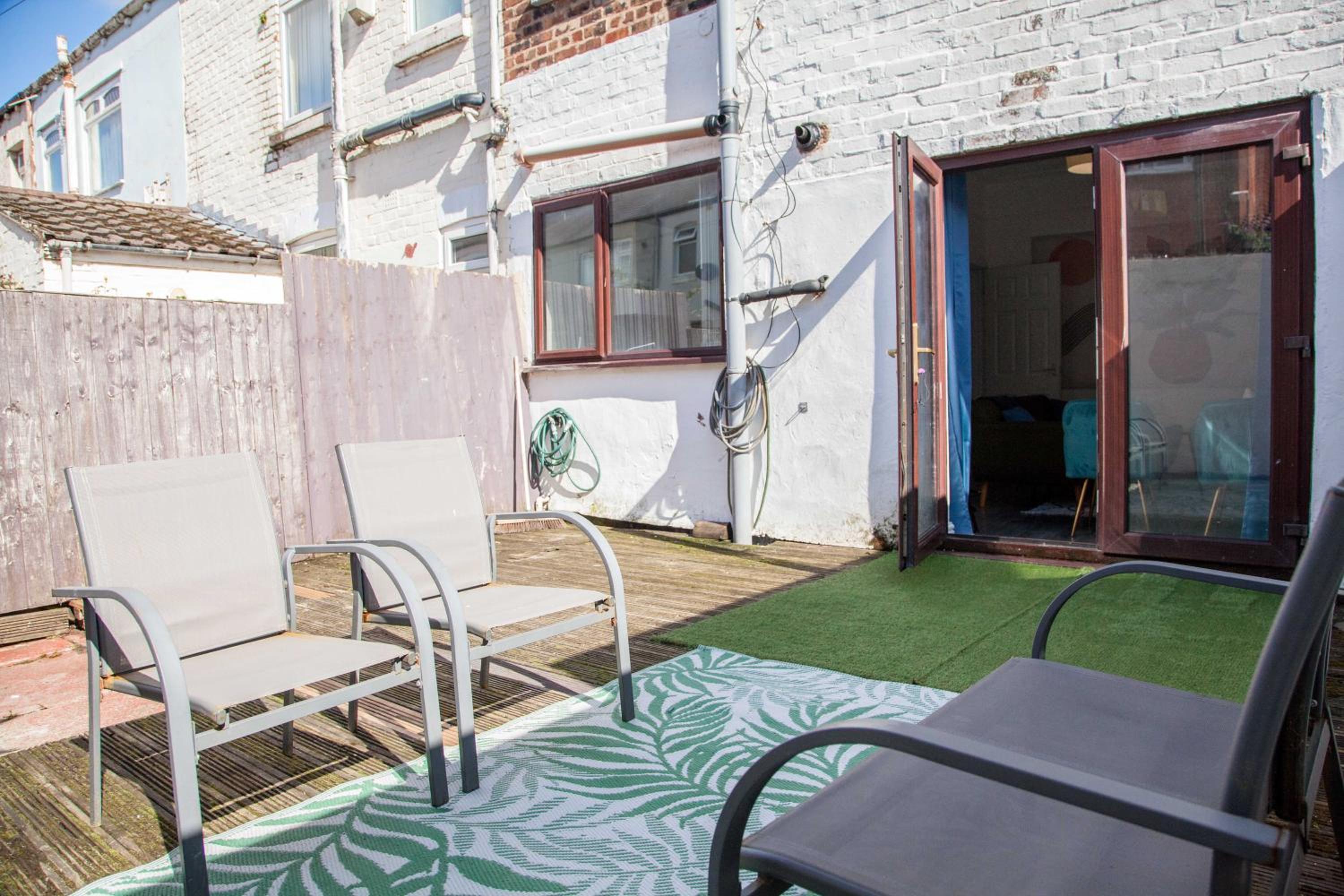 Spacious Home for Mid - Long Stays, 4 bedrooms, sleeps upto 10