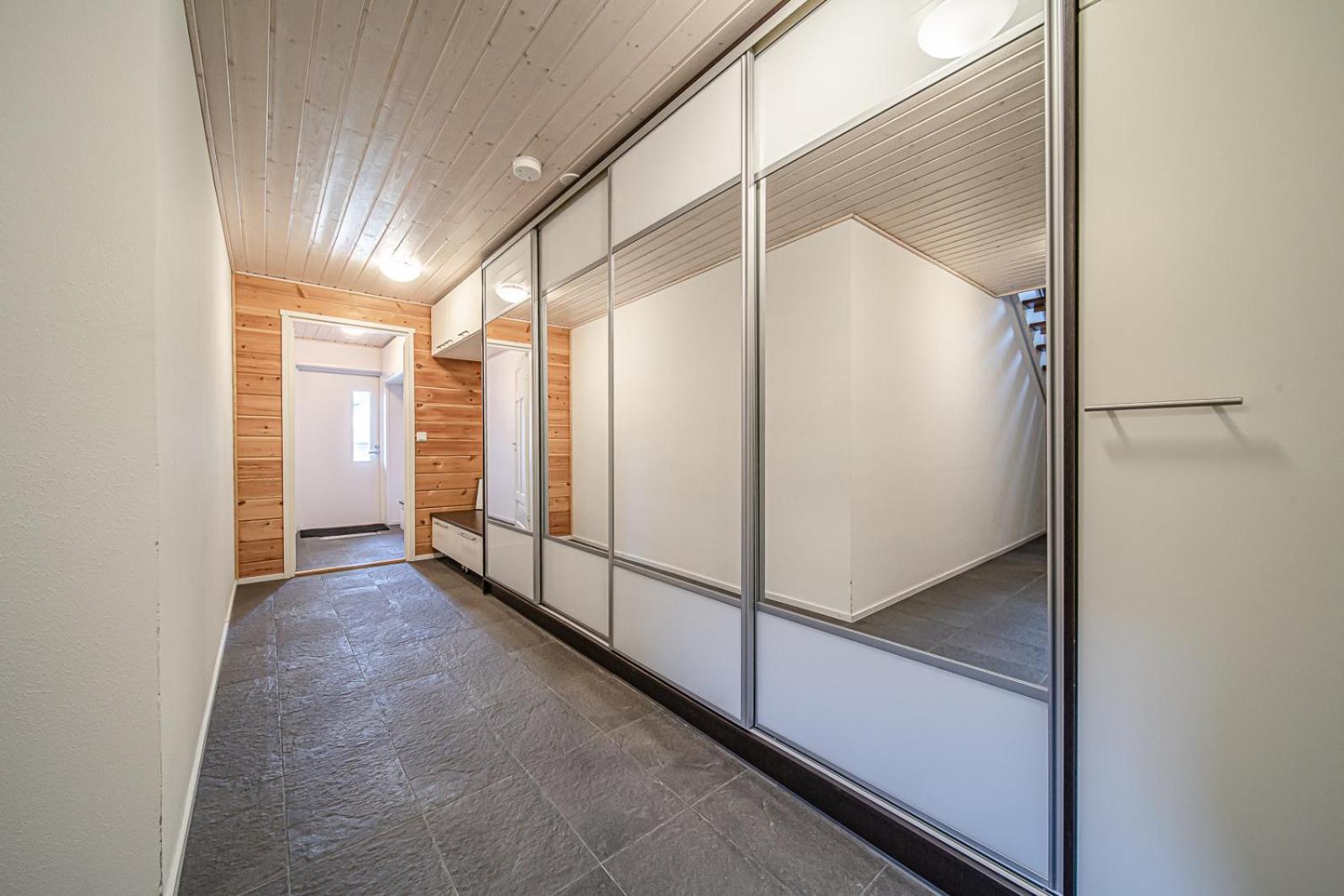 Villa Icehaven by Aavalevi