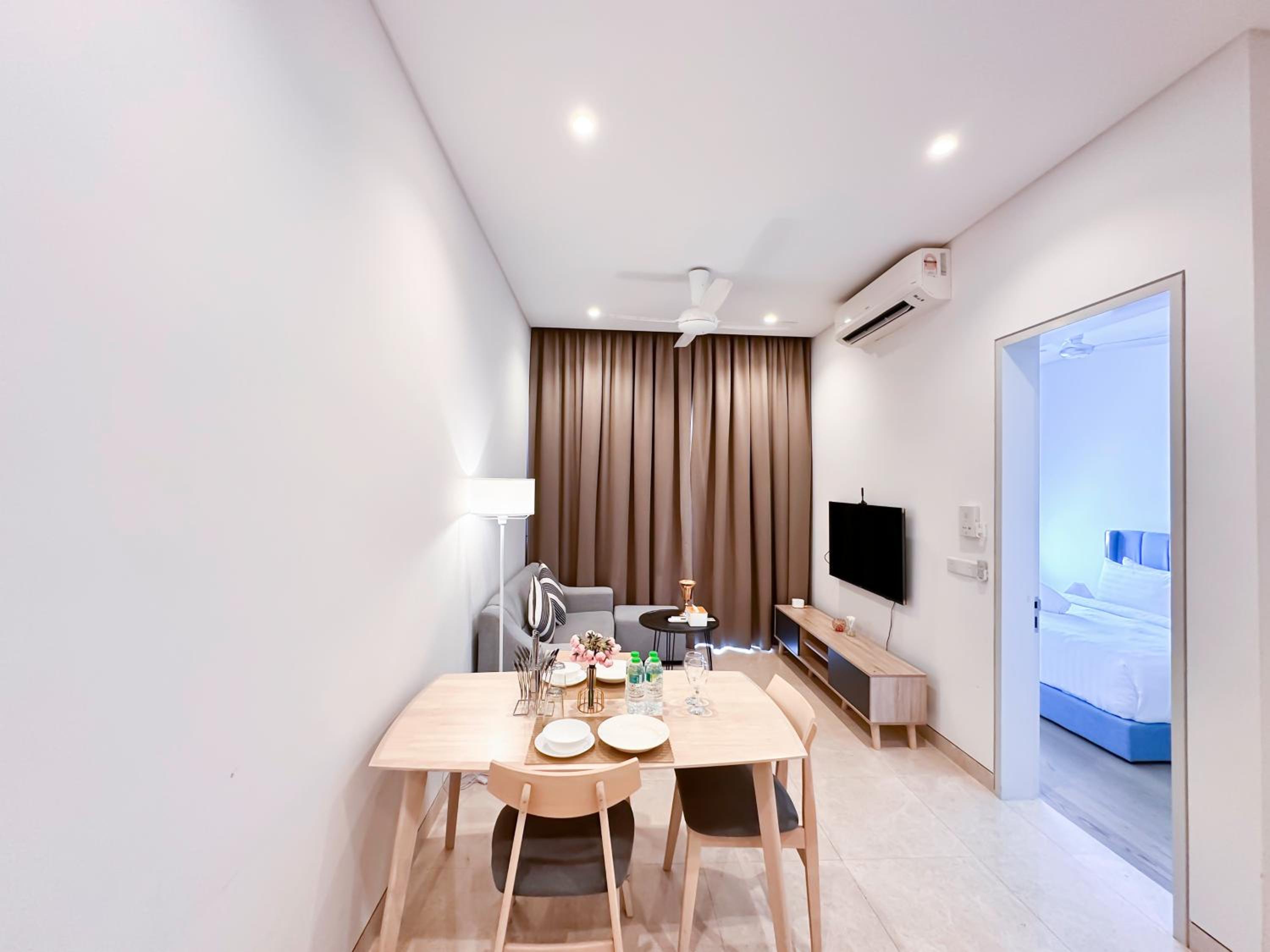 Lucentia Residences By Moonlight Home Stay!