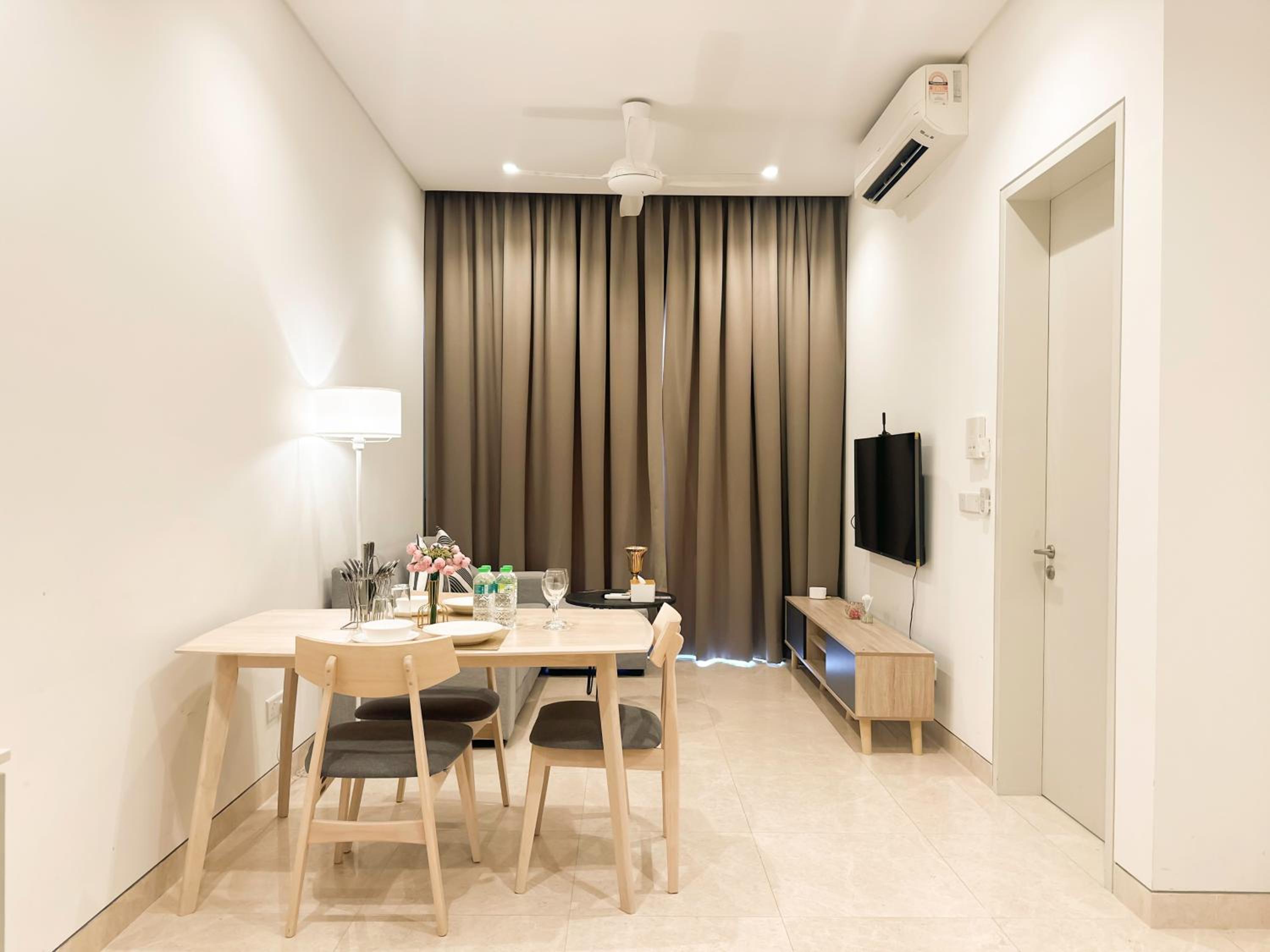 Lucentia Residences By Moonlight Home Stay!