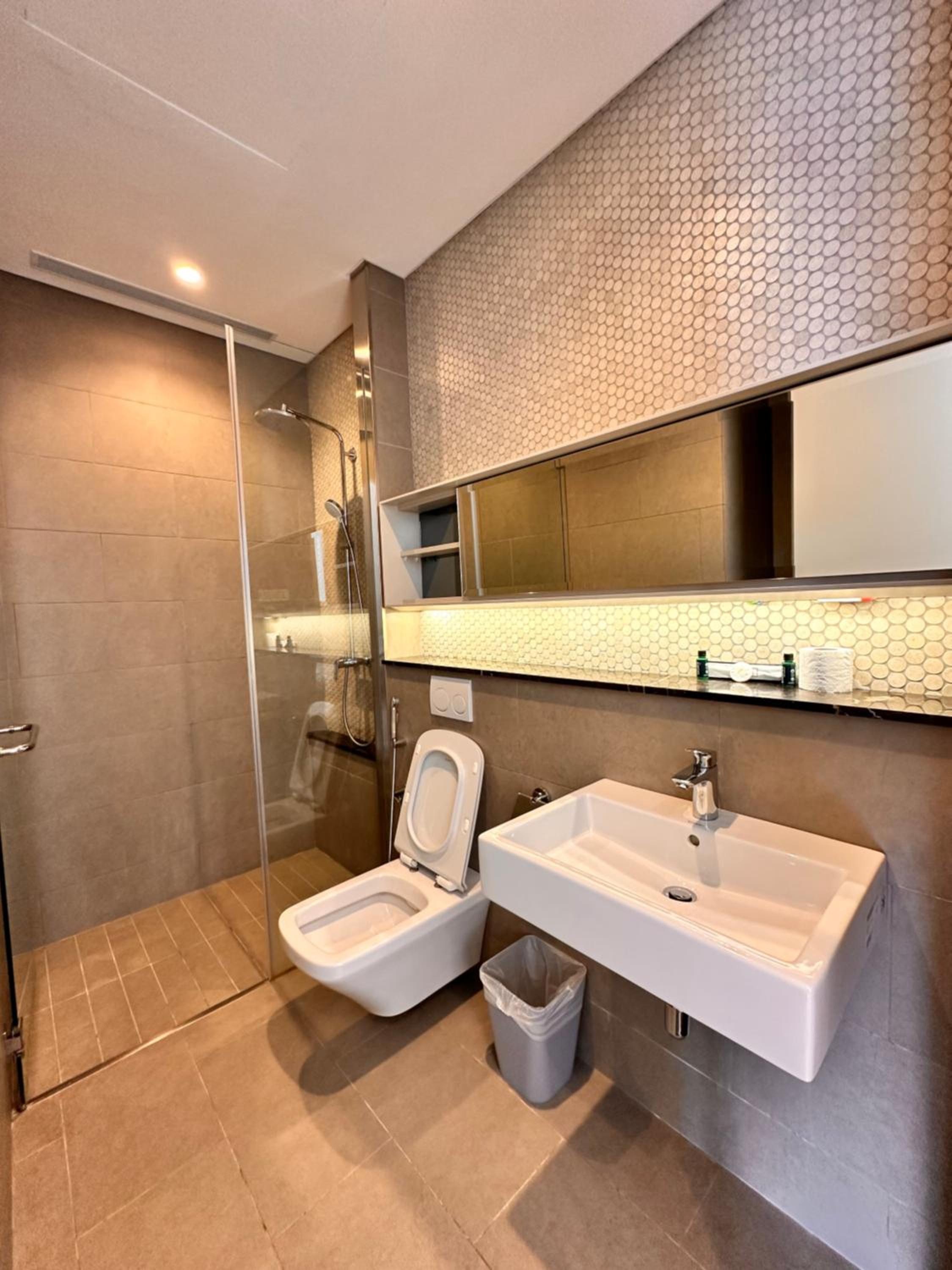 Lucentia Residences By Moonlight Home Stay!